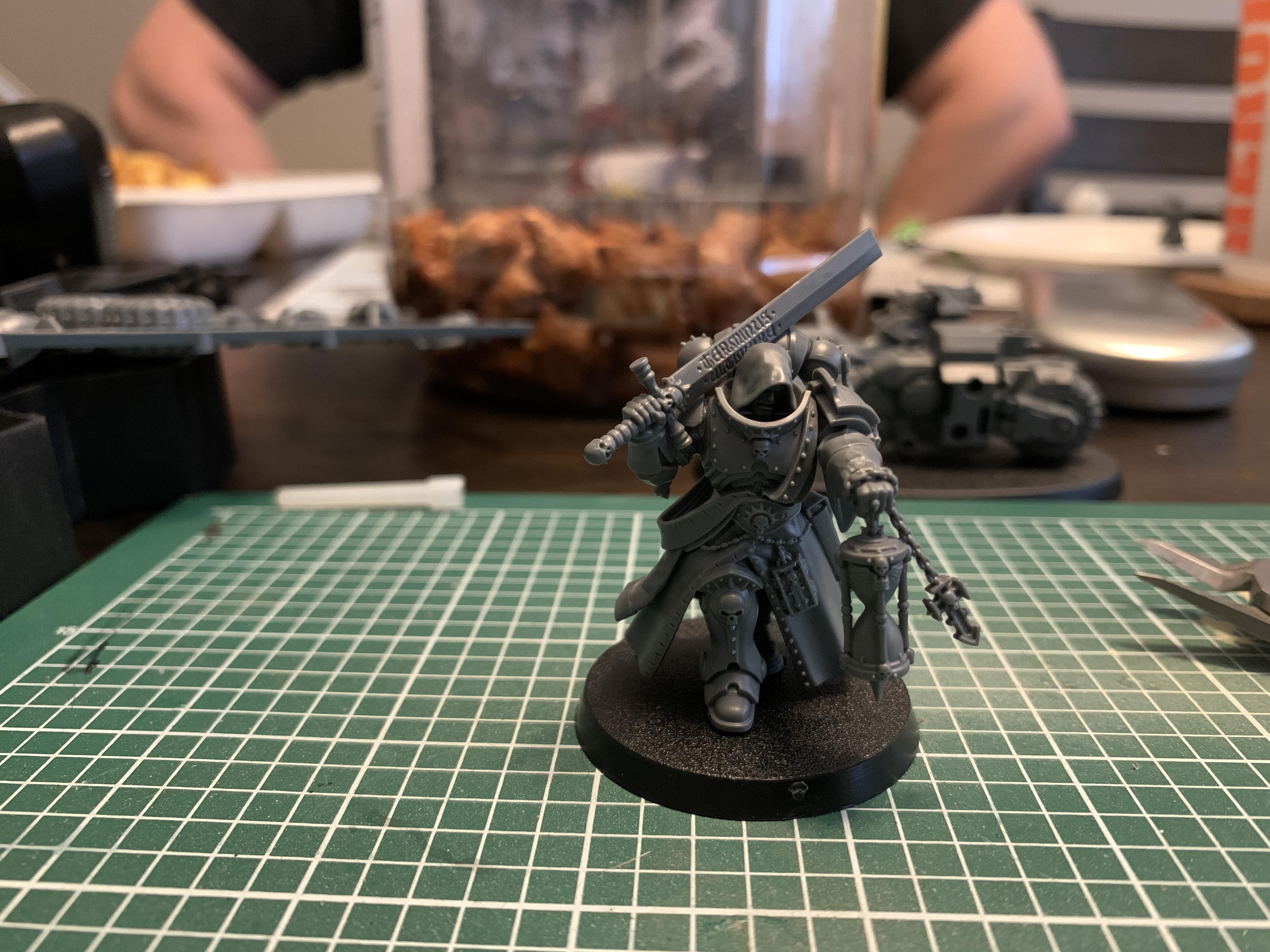 Fixed the Judiciar with a dark angel hood r/40k