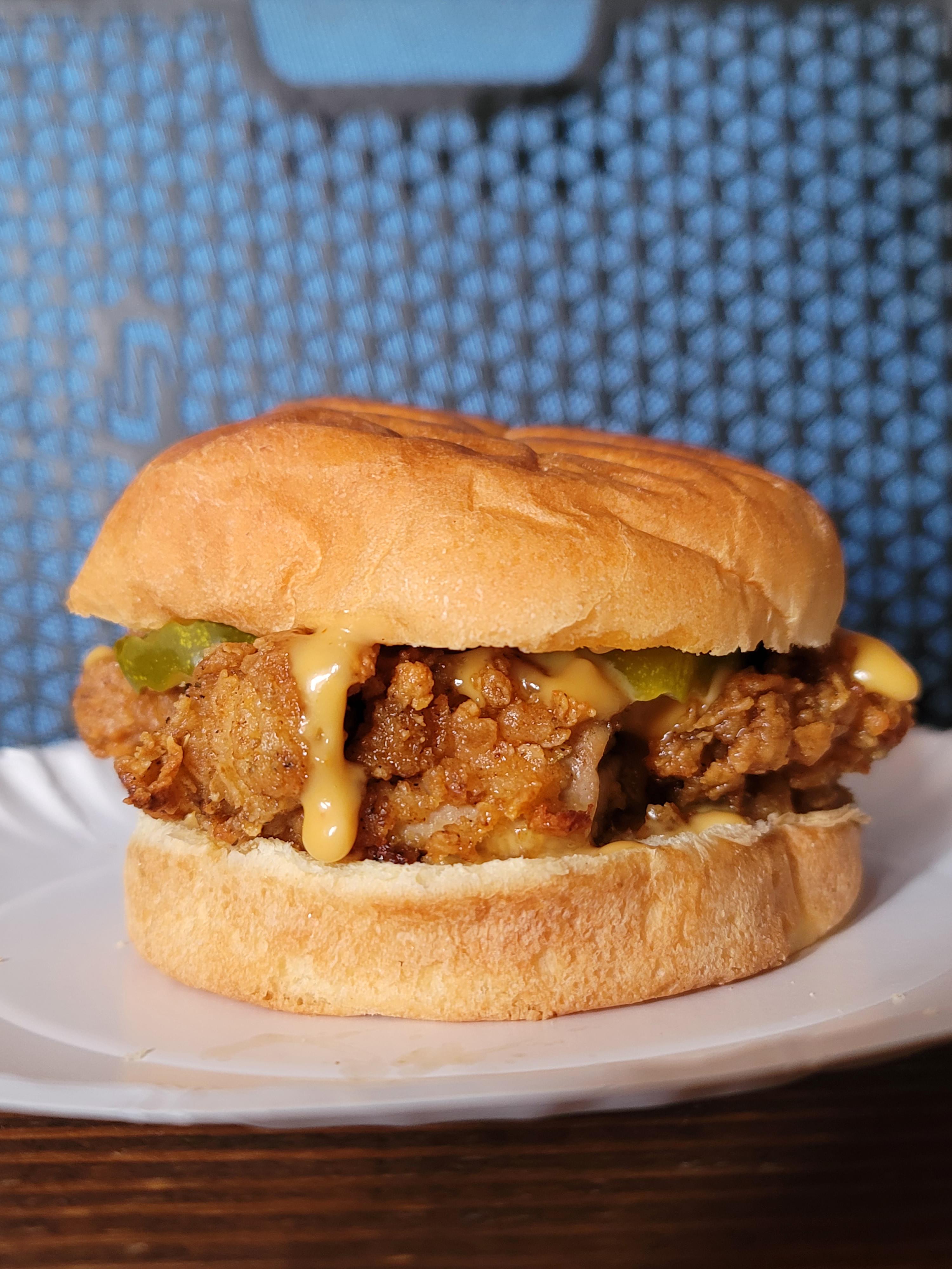 [Homemade] Fried Chicken Sammy! r/food