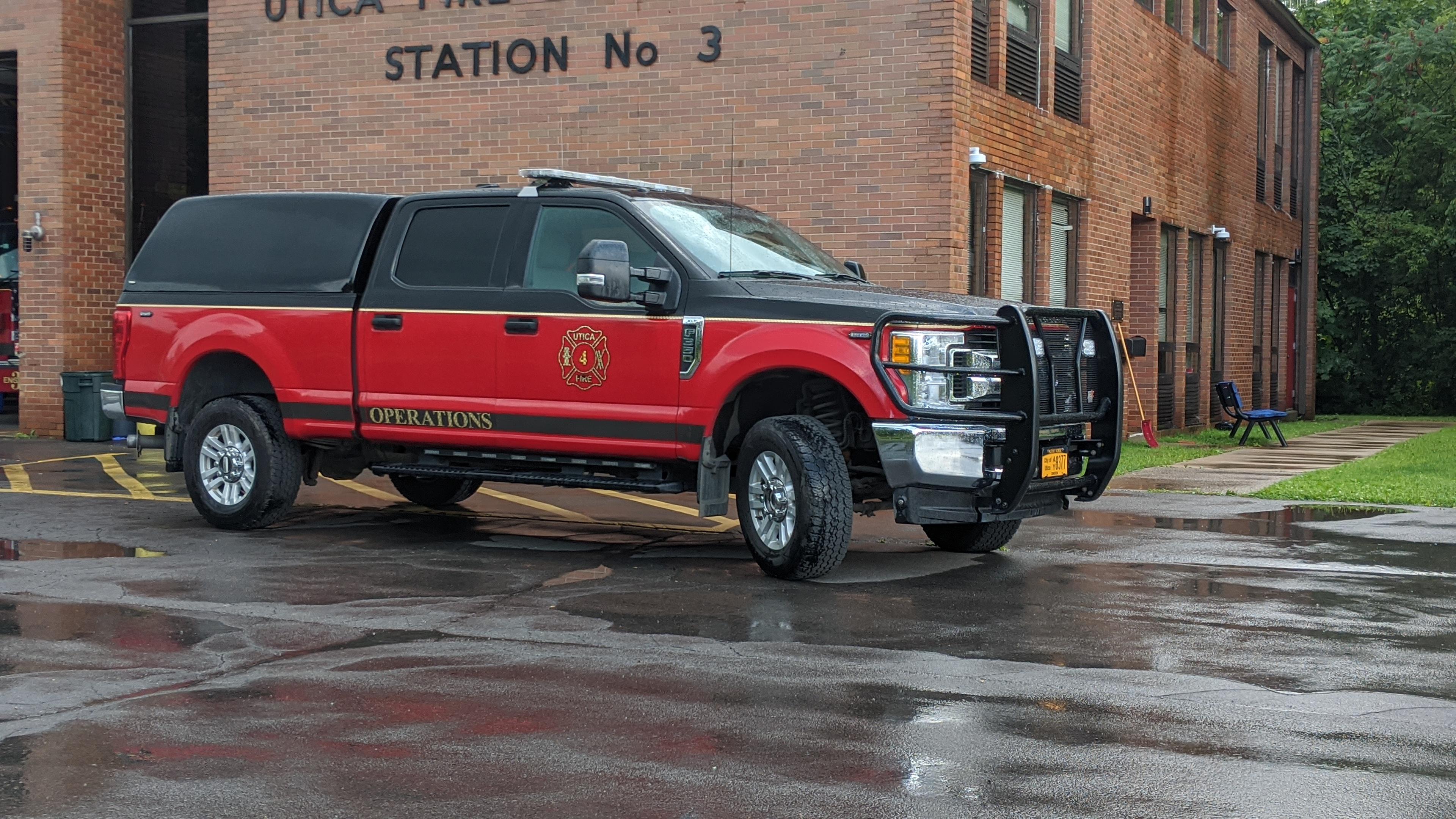 Utica Fire Dept Car 4 "Operations" Utica, NY r/EmergencyServiceBuffs