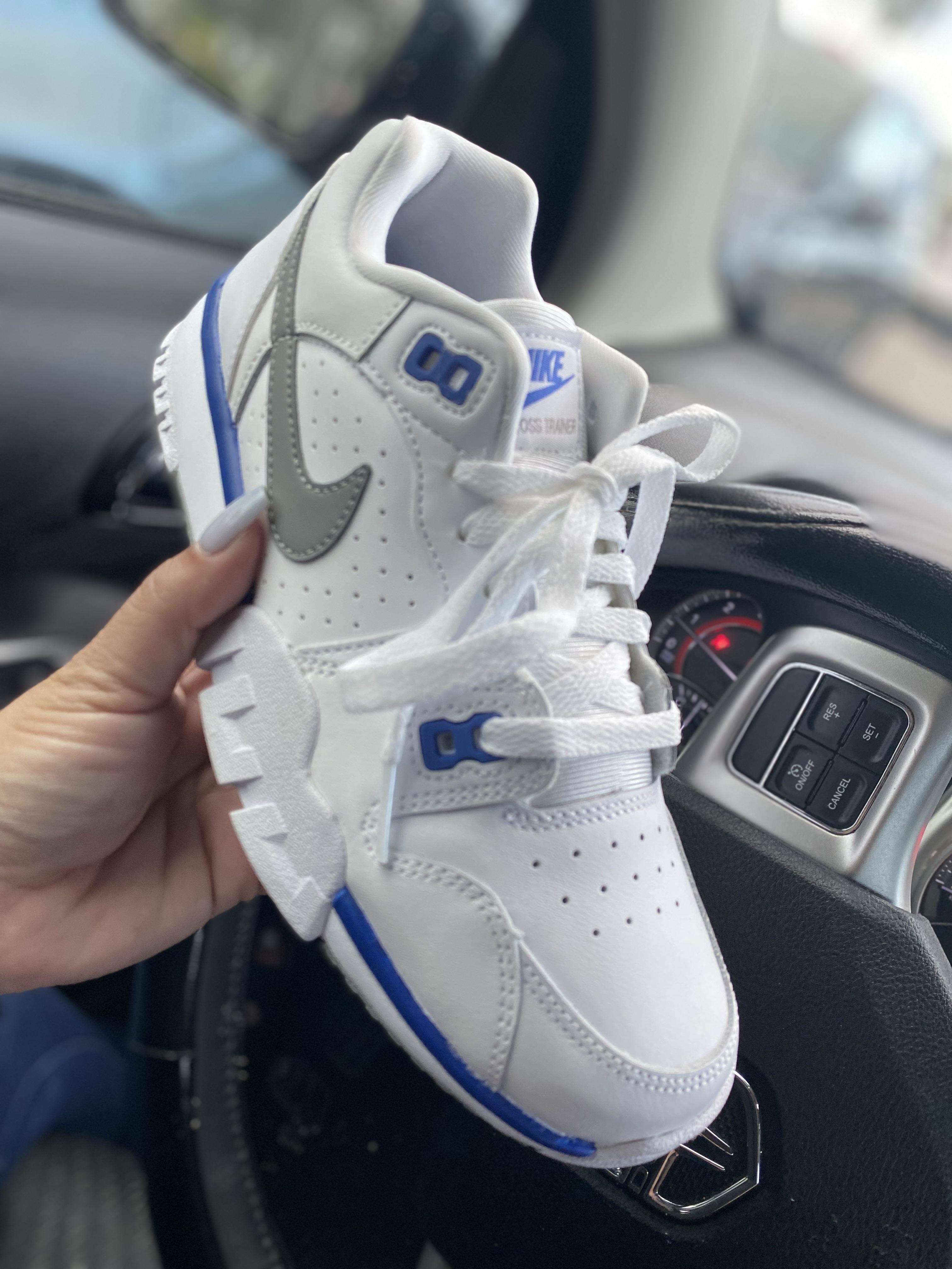 Got me these babies today. Nothing crazy. I like my kicks simple. r