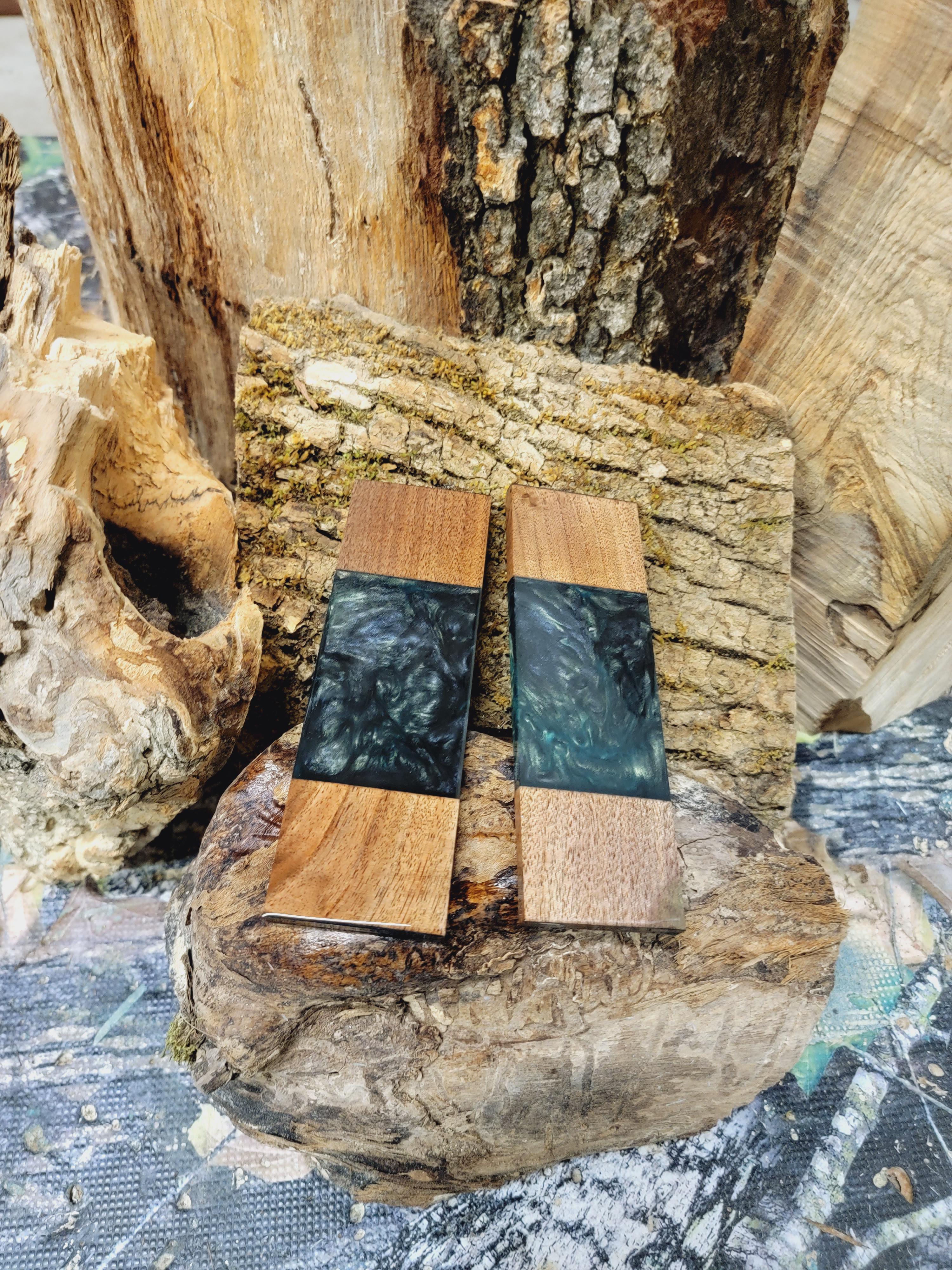 Stabilized Walnut & Alumilite Resin Knife Scales r/KnifeHandleMaterials