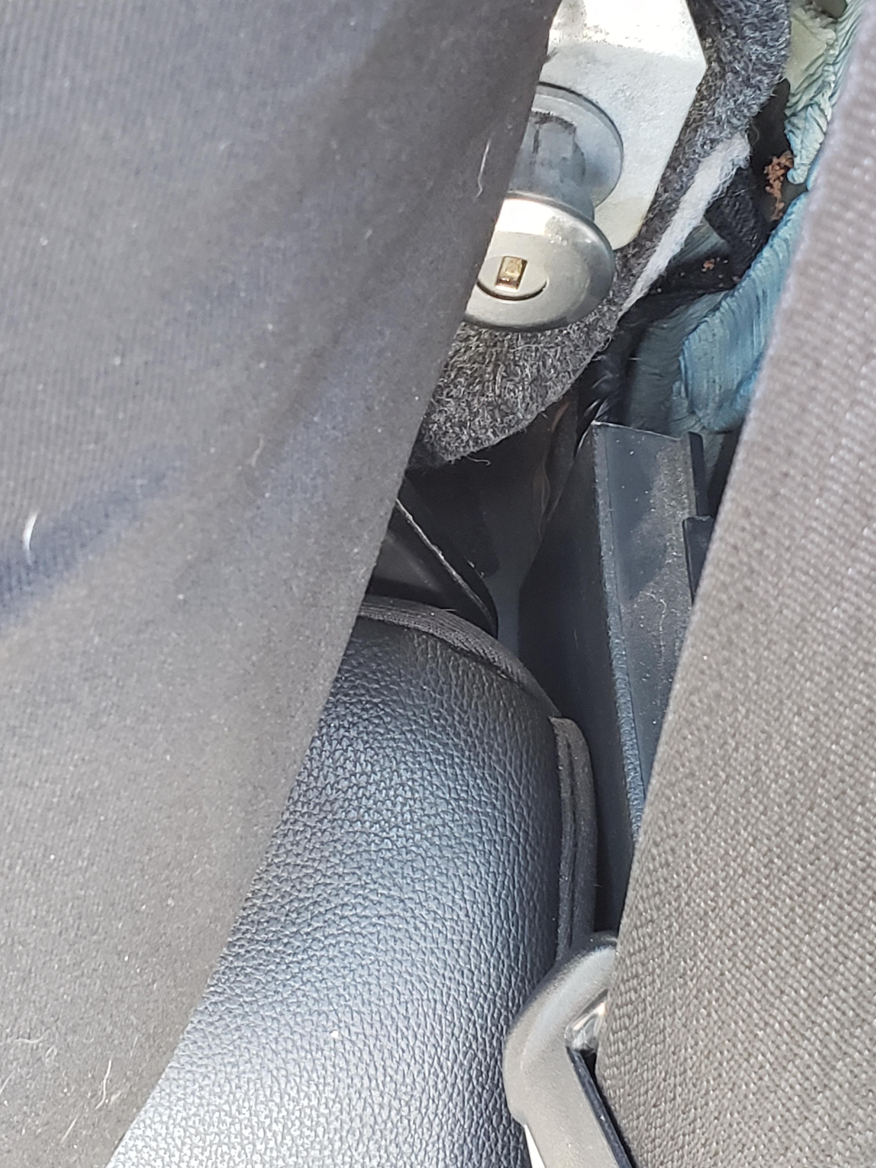 Satellite radio stopped working. Followed path from trunk to behind