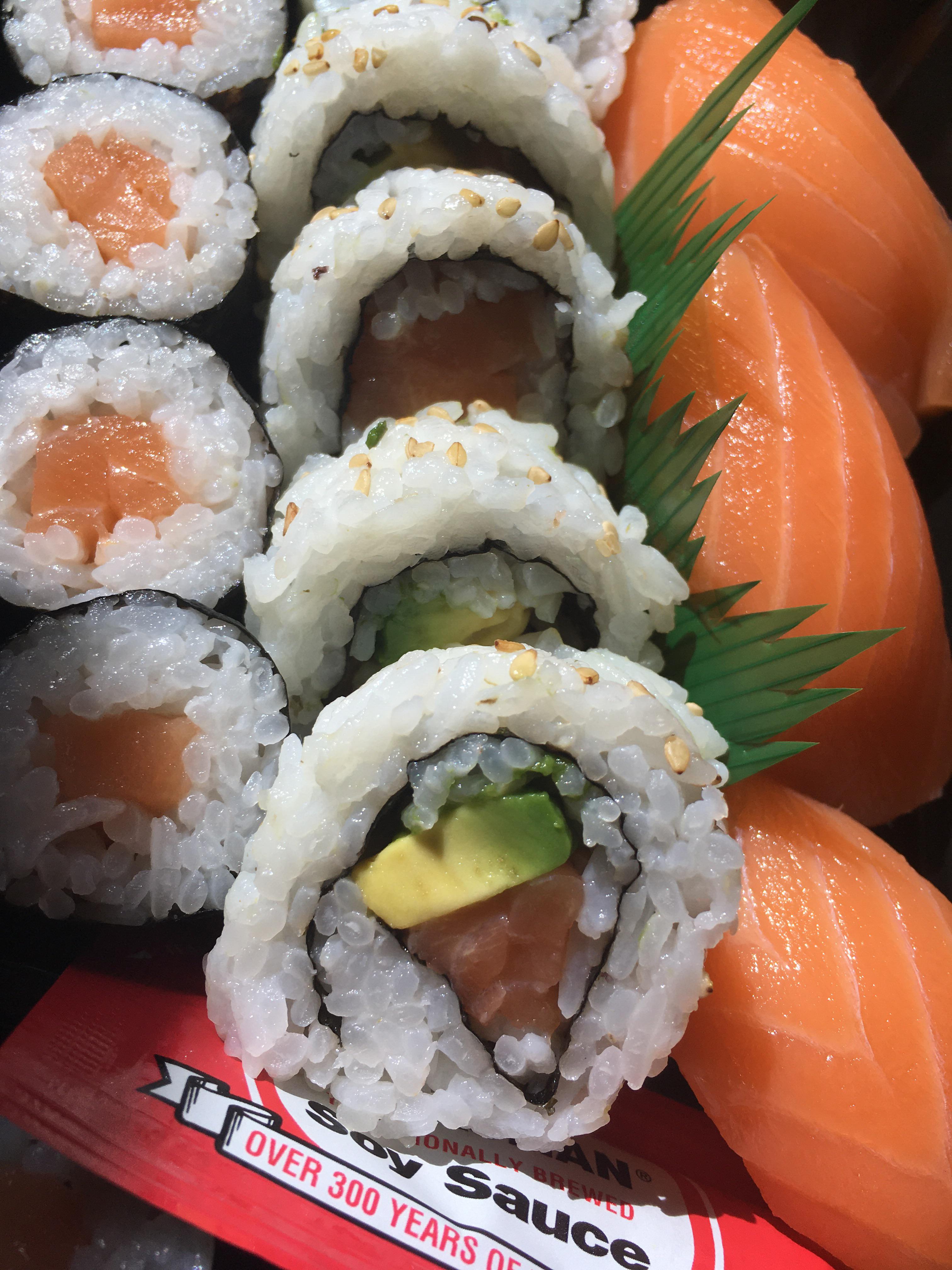 Some heb salmon sushi for dinner r/sushi