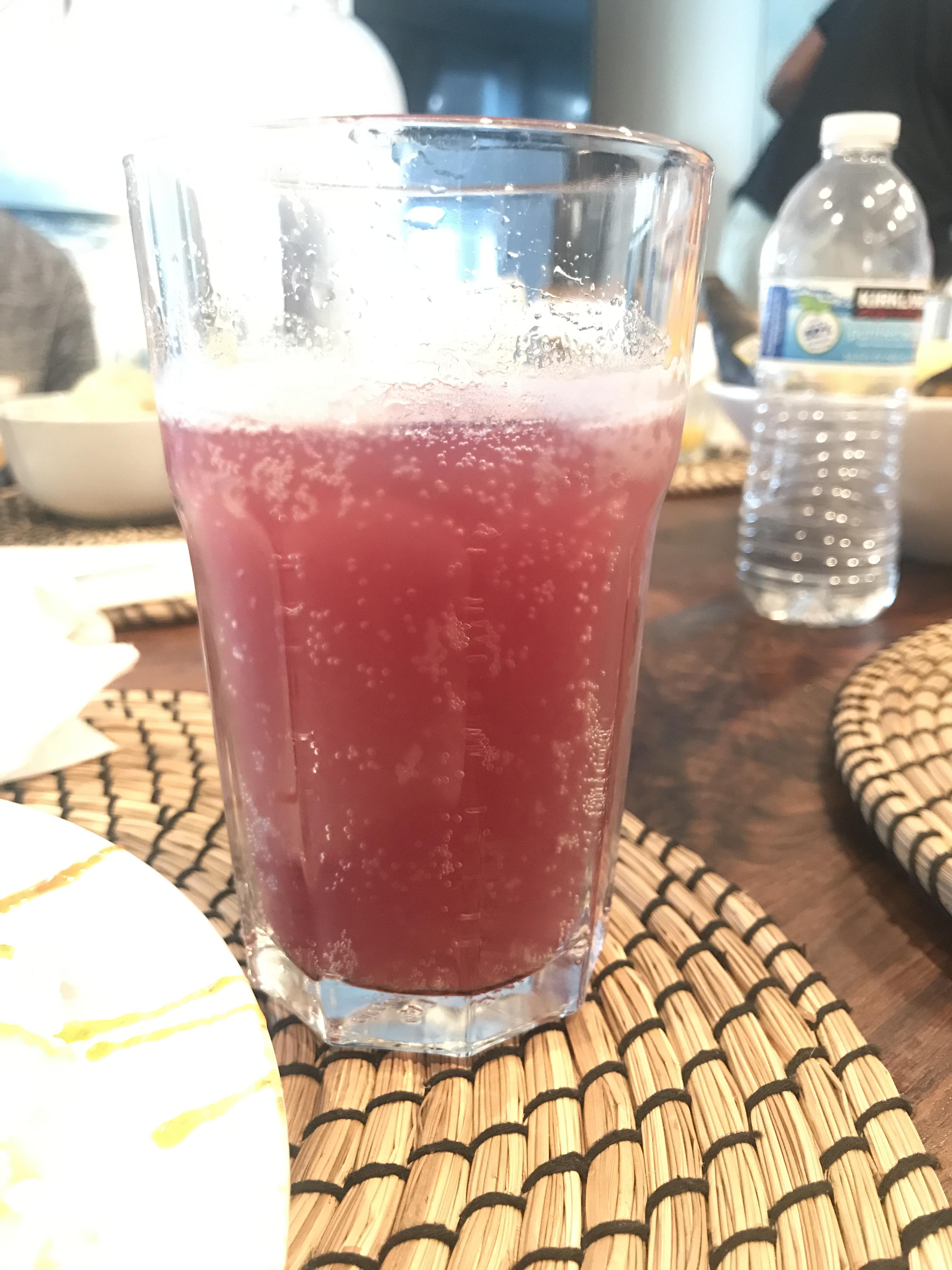 A beautiful glass of pineapple/ raspberry kombucha! r/Kombucha