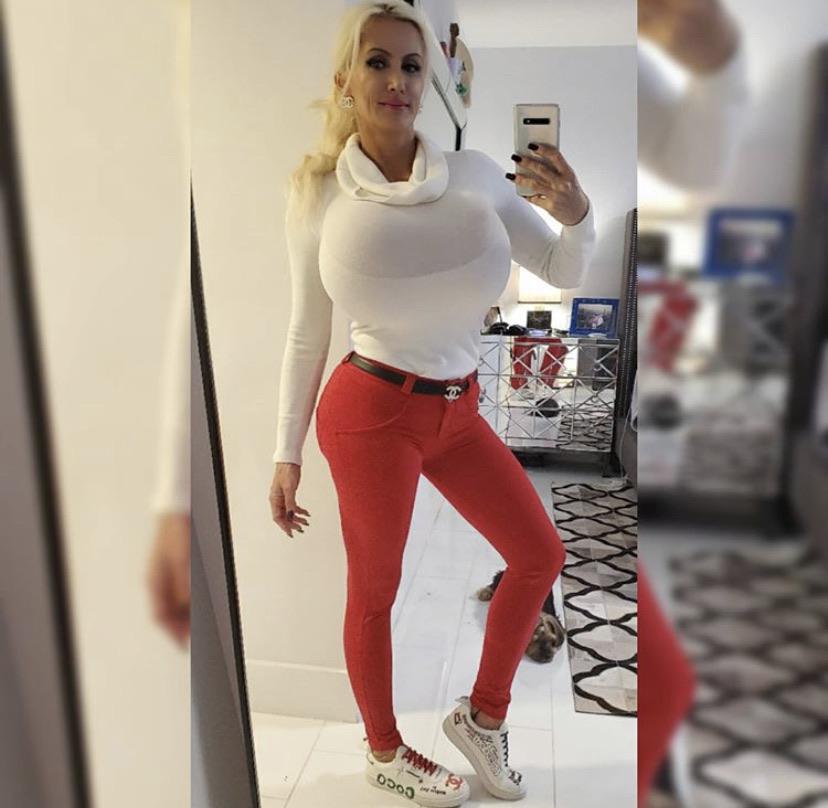 Tammy the realtor r/2busty2hide