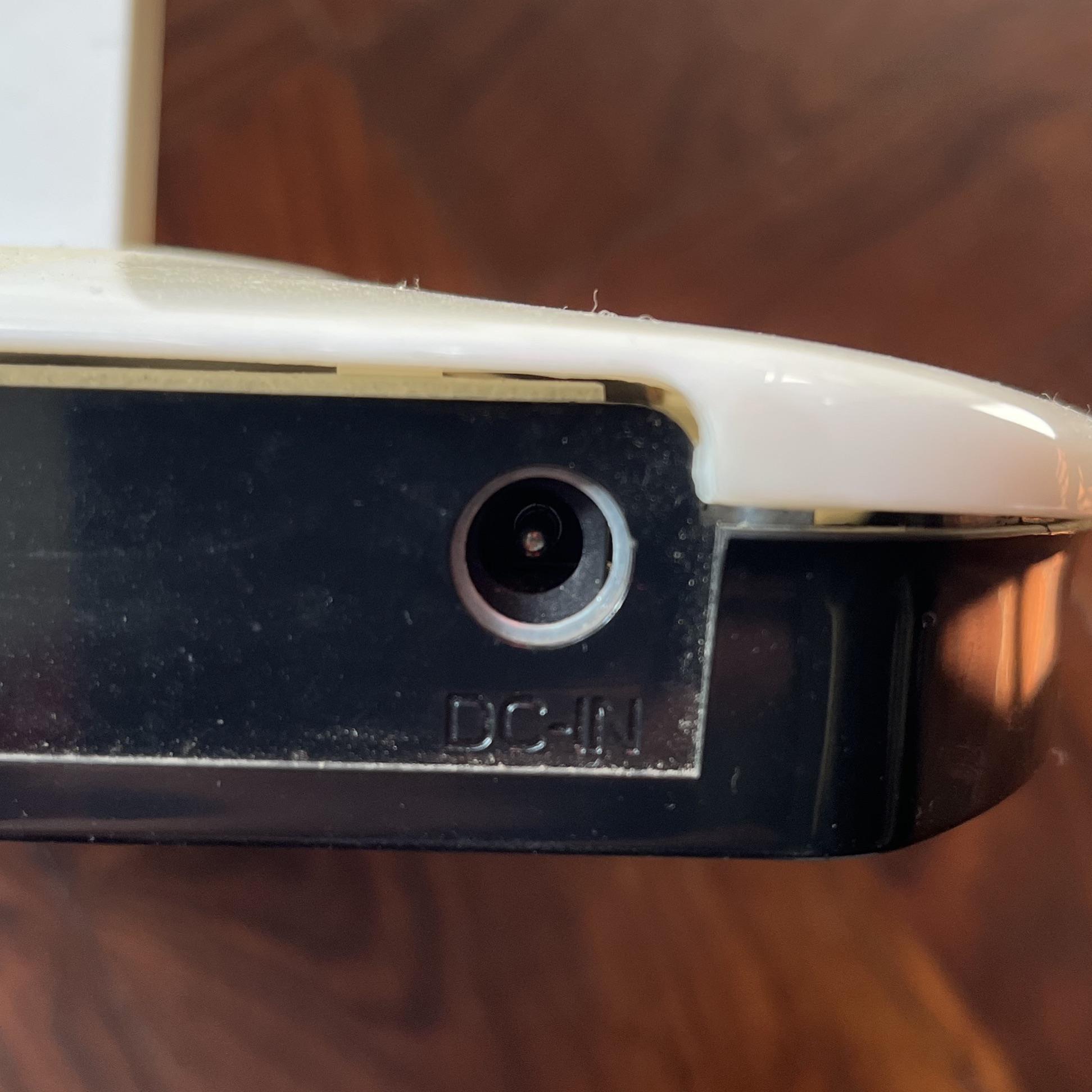 What type of cable powers this monitor? : r/cableadvice