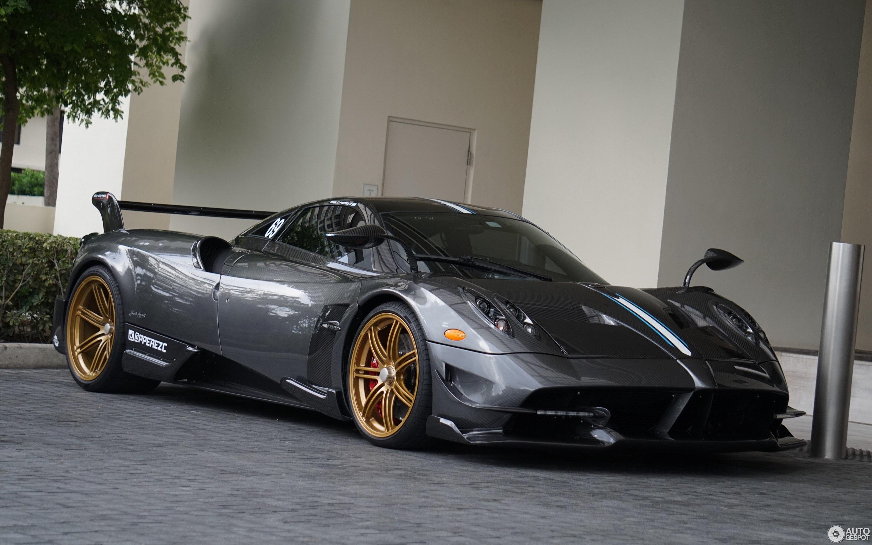 Pagani huayra. One of the freshest looking cars ive ever seen. r/carporn