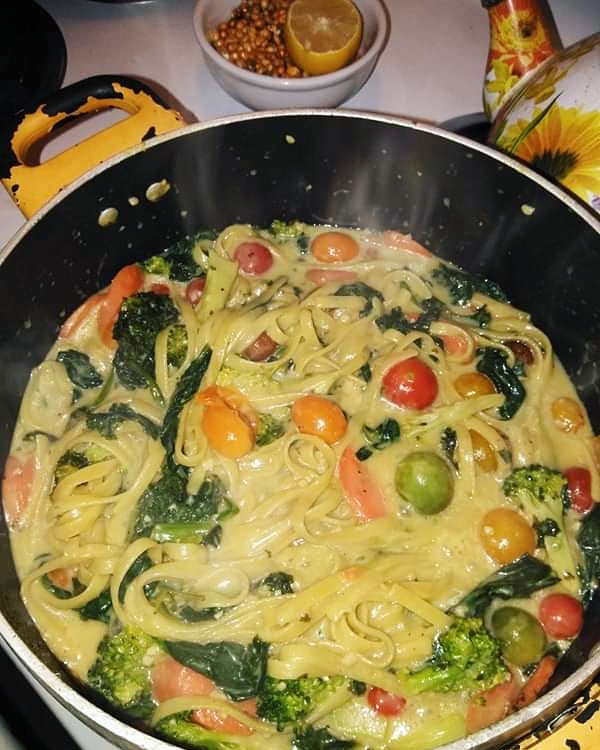 Creamy Veggie Pasta r/veganrecipes