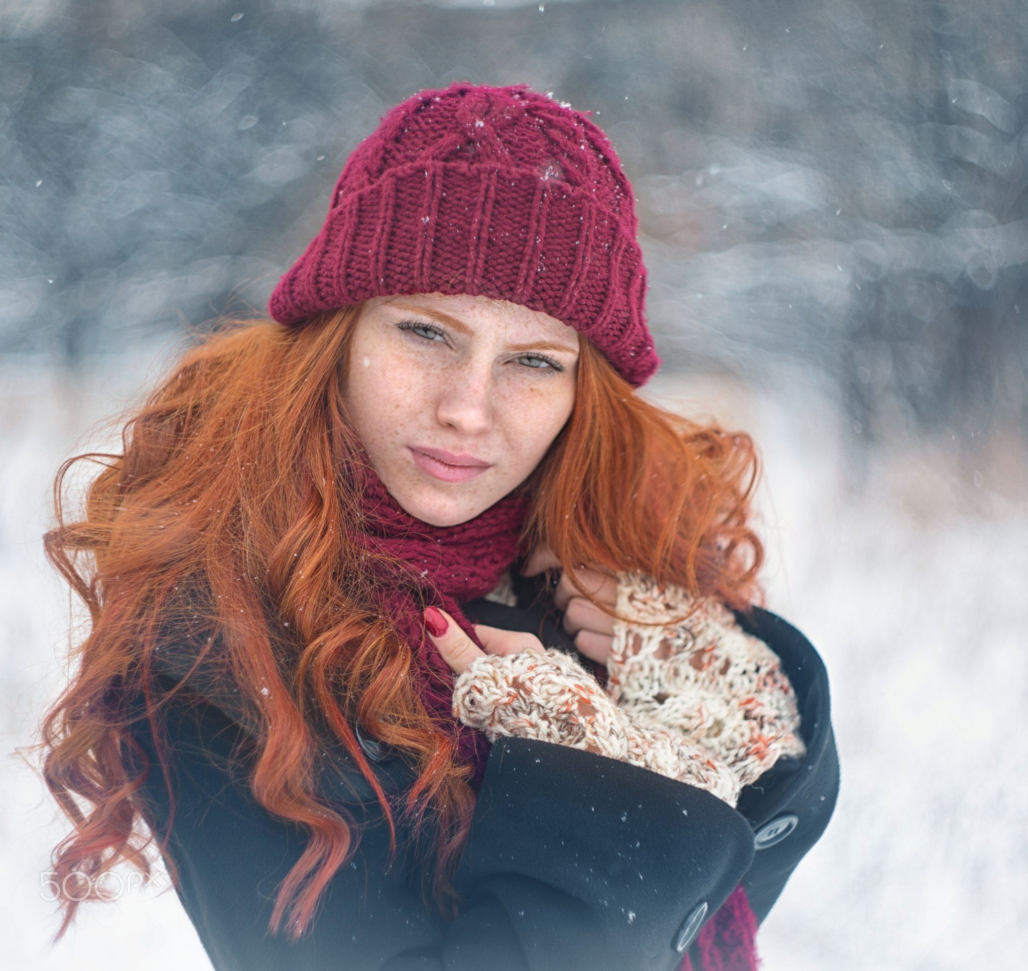 Winter red : RedheadBeauties