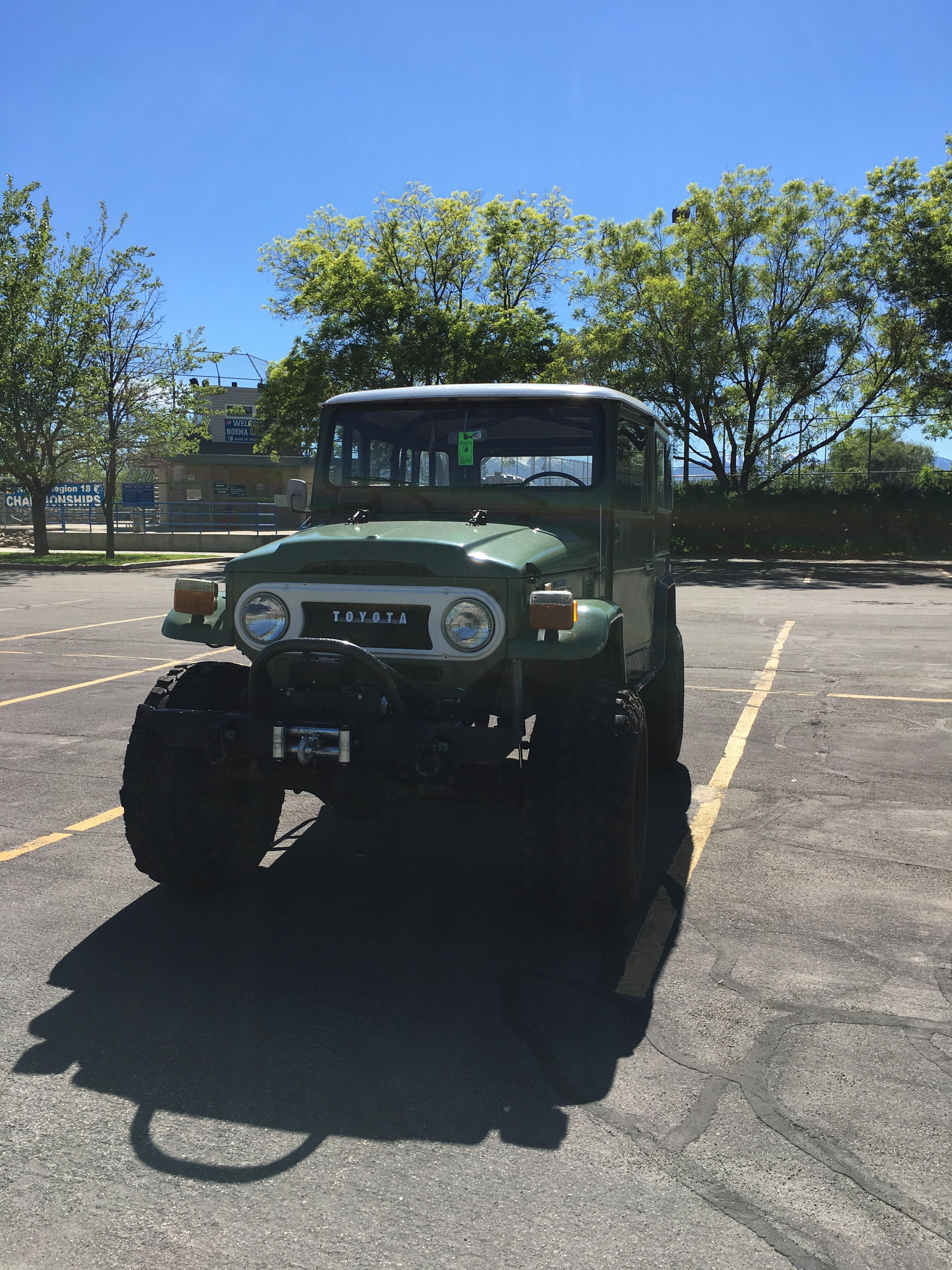 An awesome offroad rig spotted in the parking lot. r/Trucks