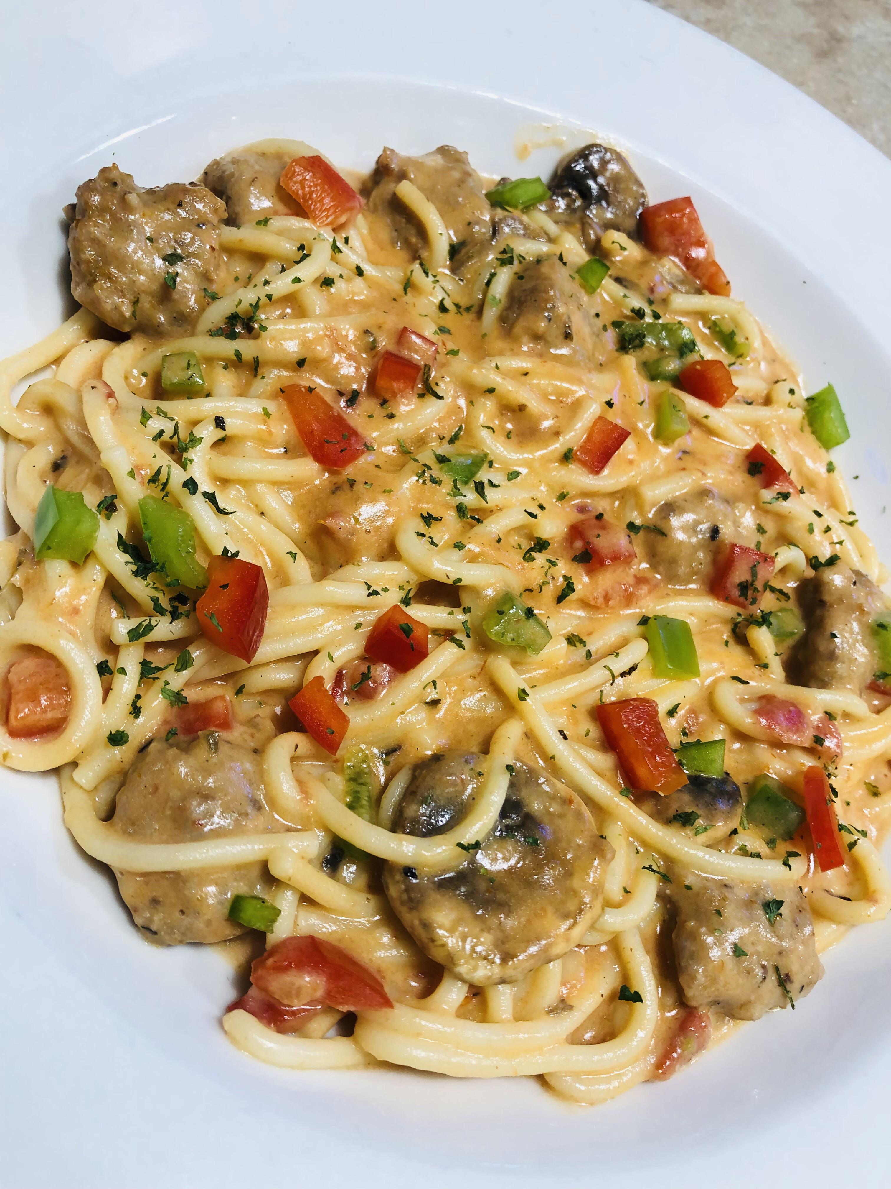 Pasta noodles tossed in Alfredo and marinara sauces with melted pepperjack cheese, diced mixed