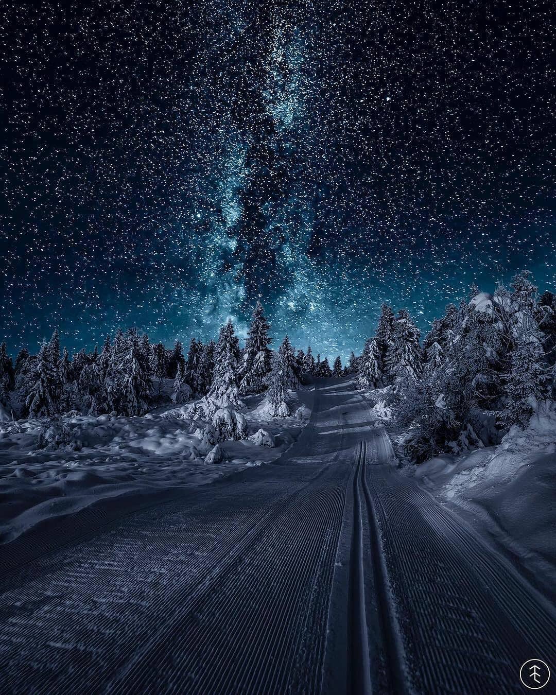 Night skiing in Norway (by itseriksen) r/skiing