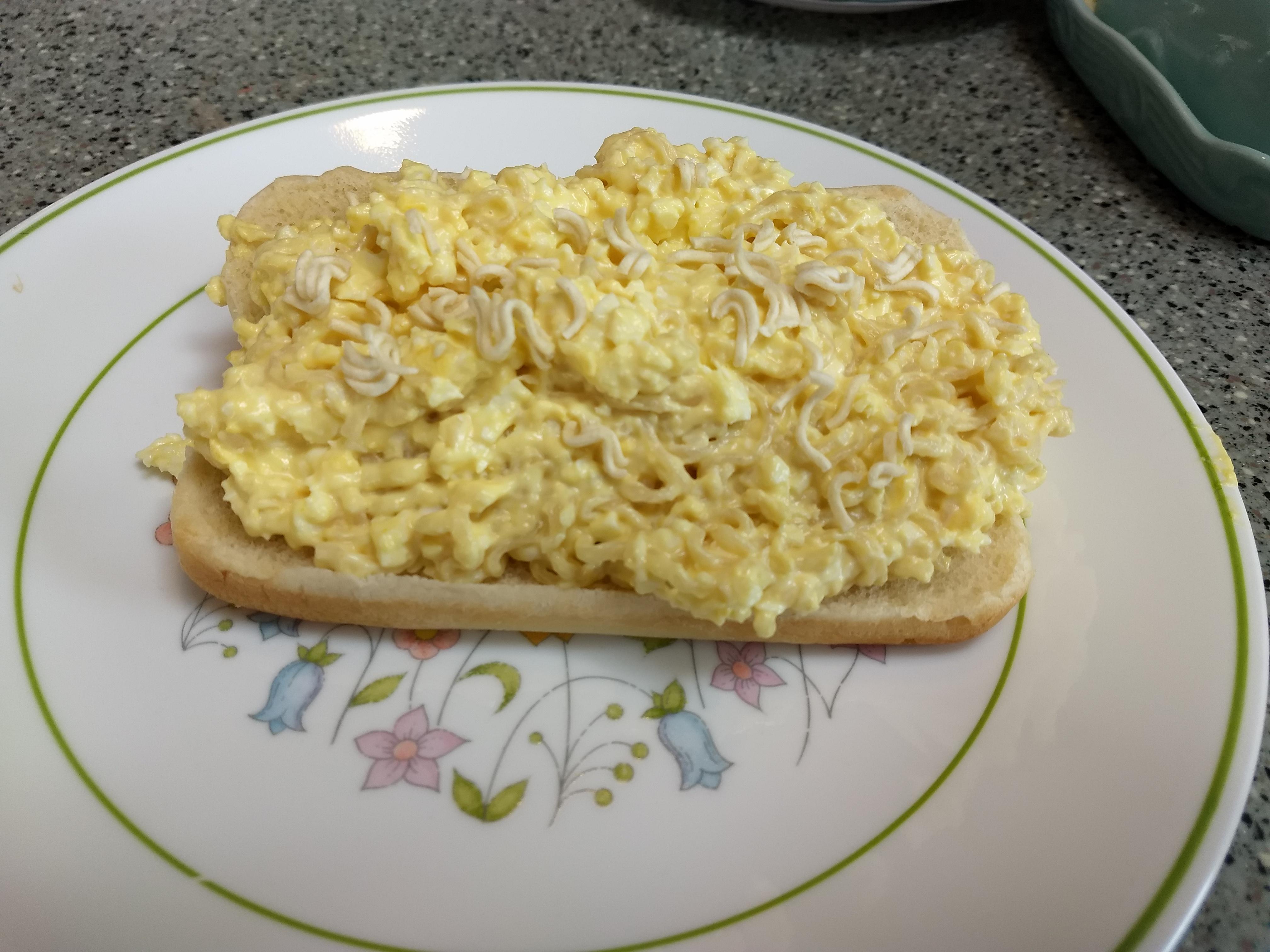 August sandwiches egg salad ramen with dry ramen pieces on a hotdog