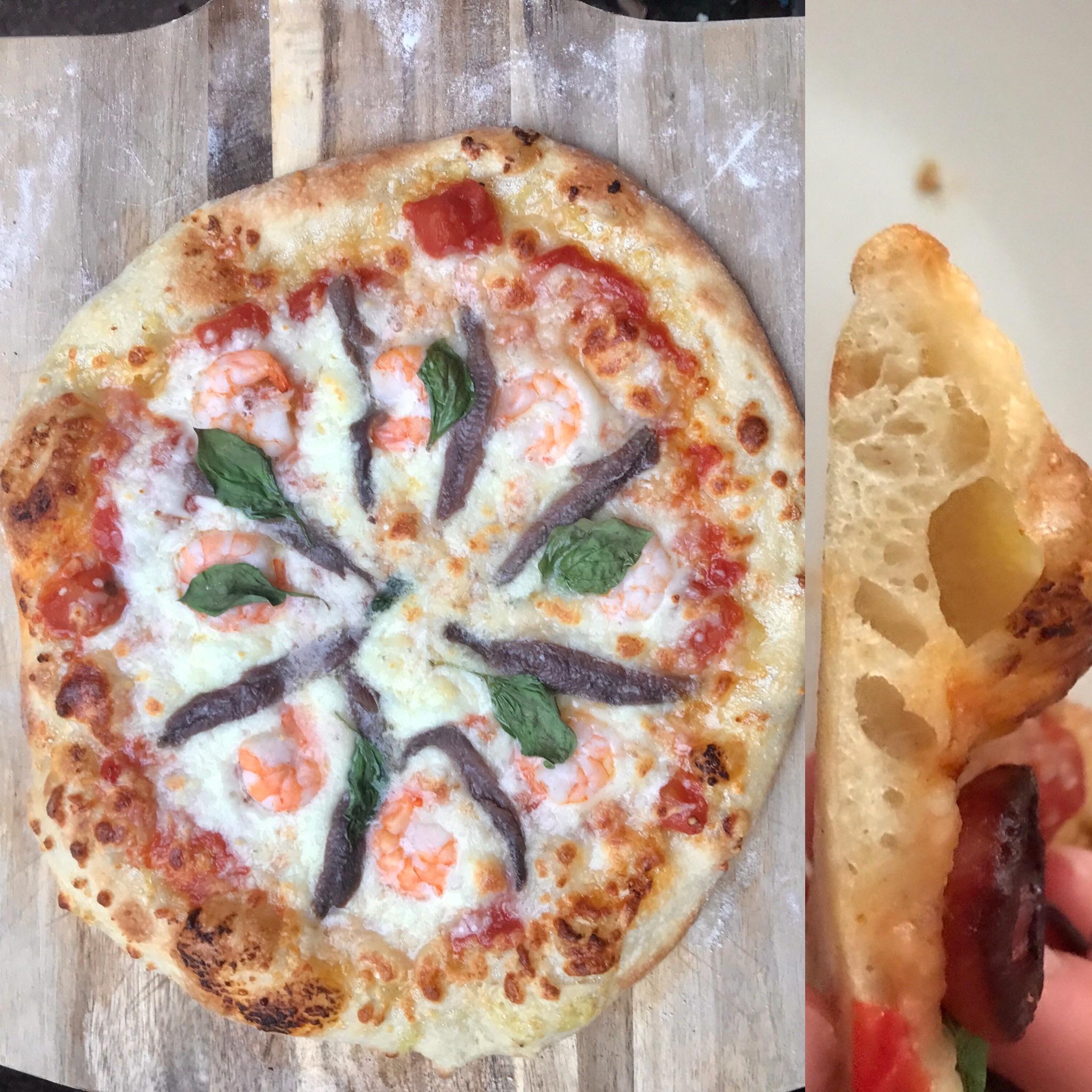 [homemade] Garlic butter prawn and anchovy pizza! r/food