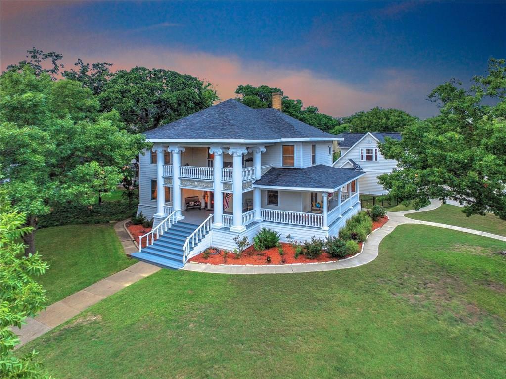 My newly bought house in Northeast Texas. Built in 1900. r/Houseporn