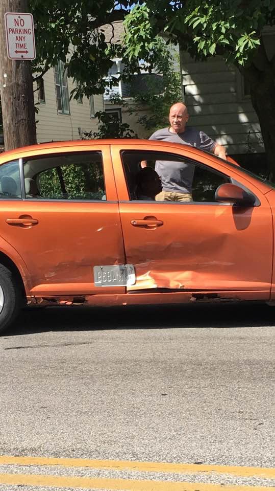 Hit and run guy left his license plate on this car : r/nevertellmetheodds