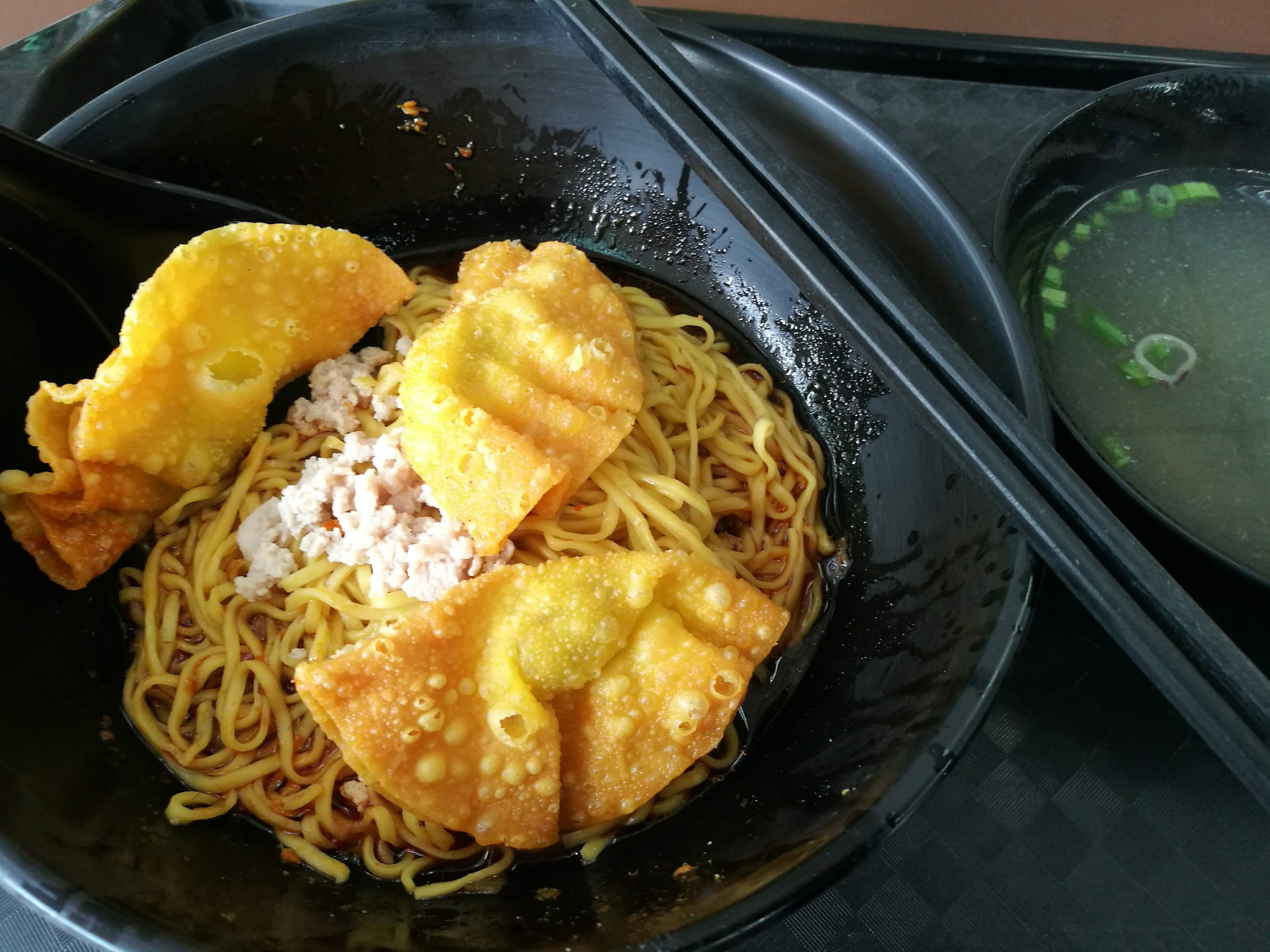 [I ate] Fried wonton dumpling noodle with minced meat and soup r/food