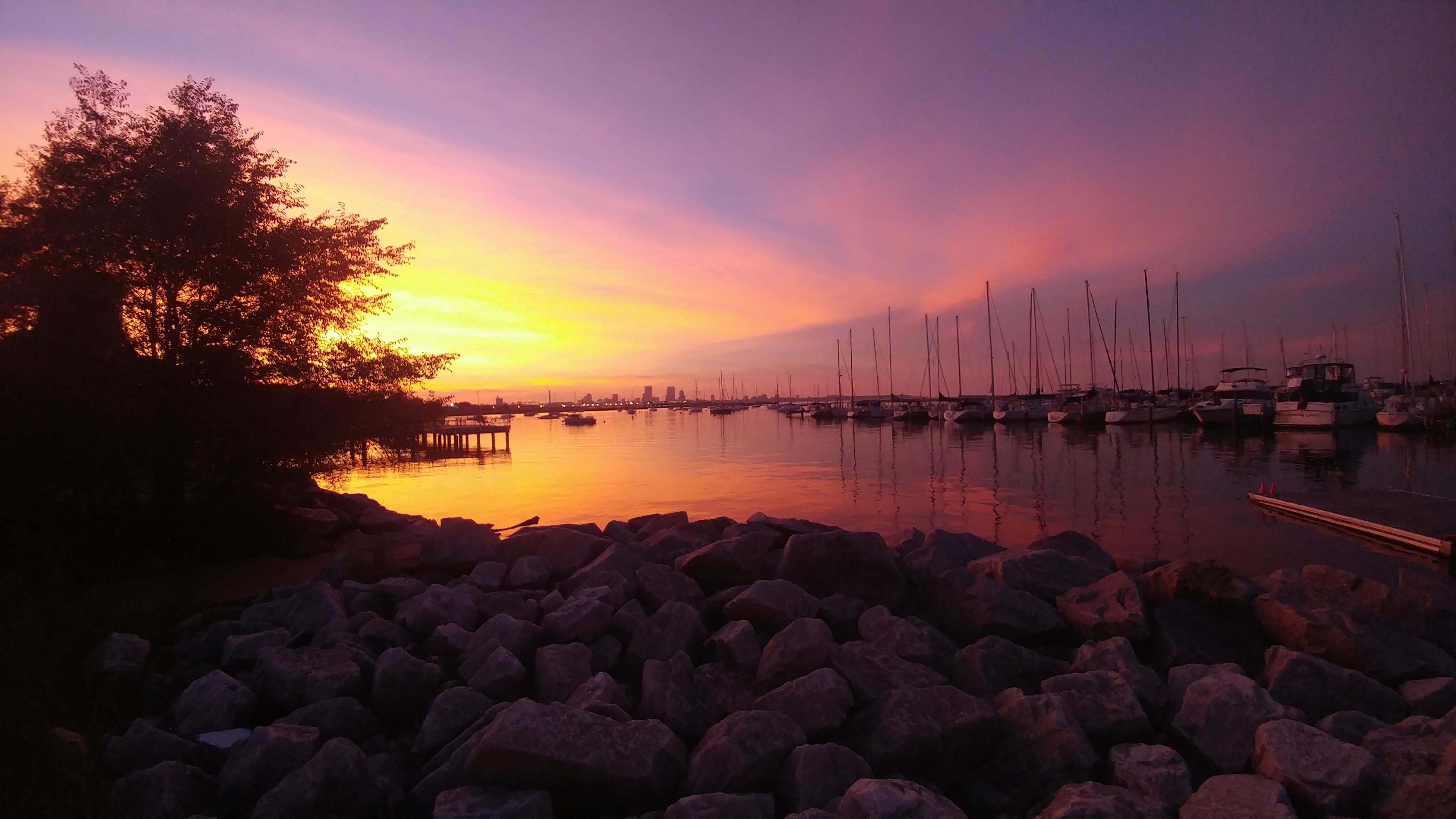 Sunset from the South Shore Yacht club r/milwaukee