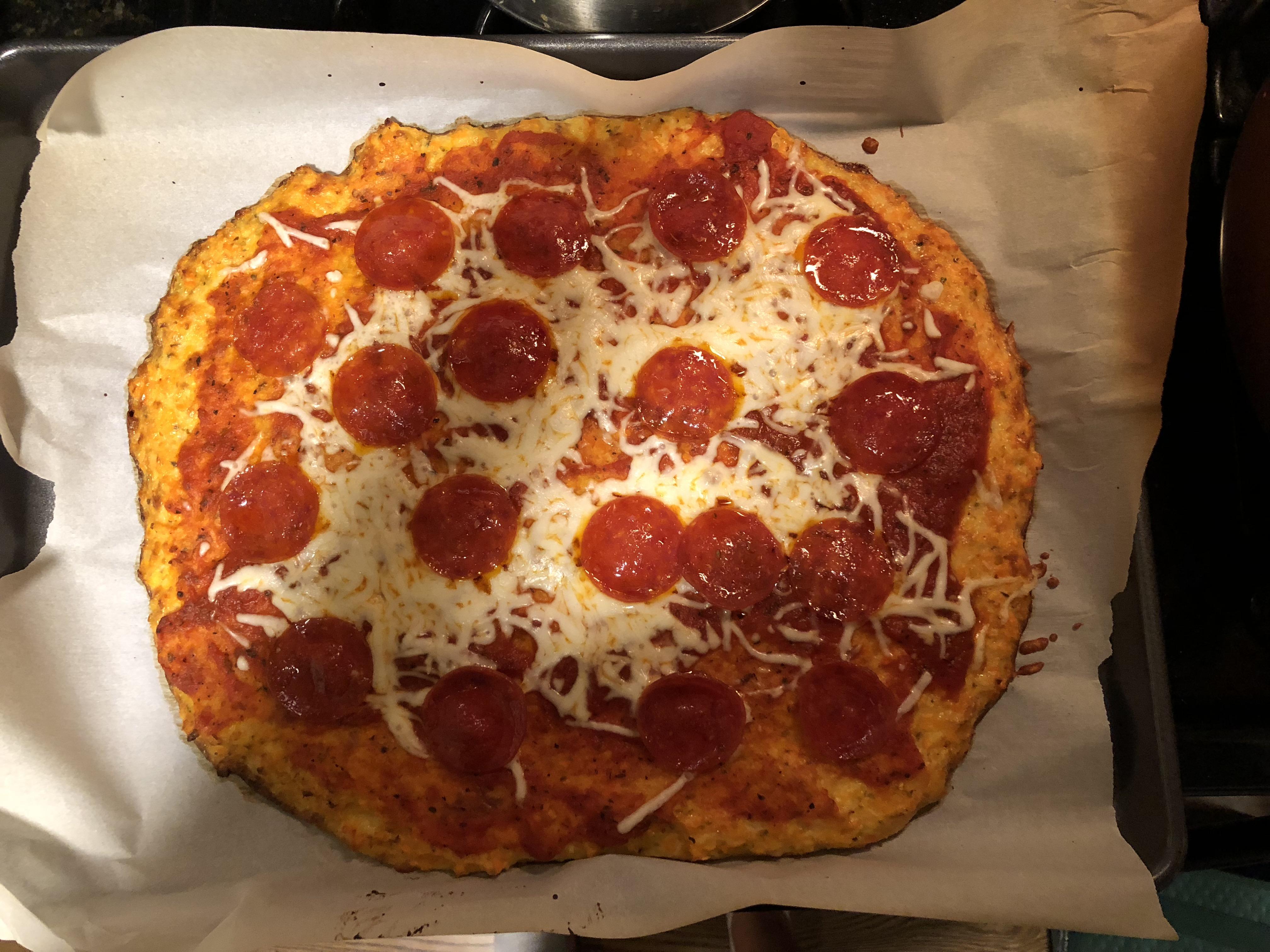 I made cauliflower and cheese crusted pizza! r/HealthyFood