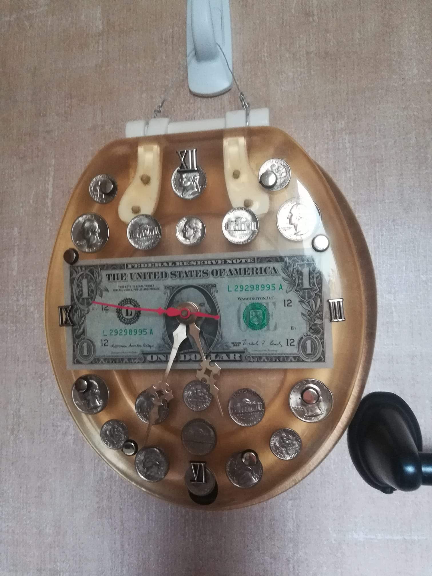 This wonderful 'miniature money toilet seat' clock r/DiWHY
