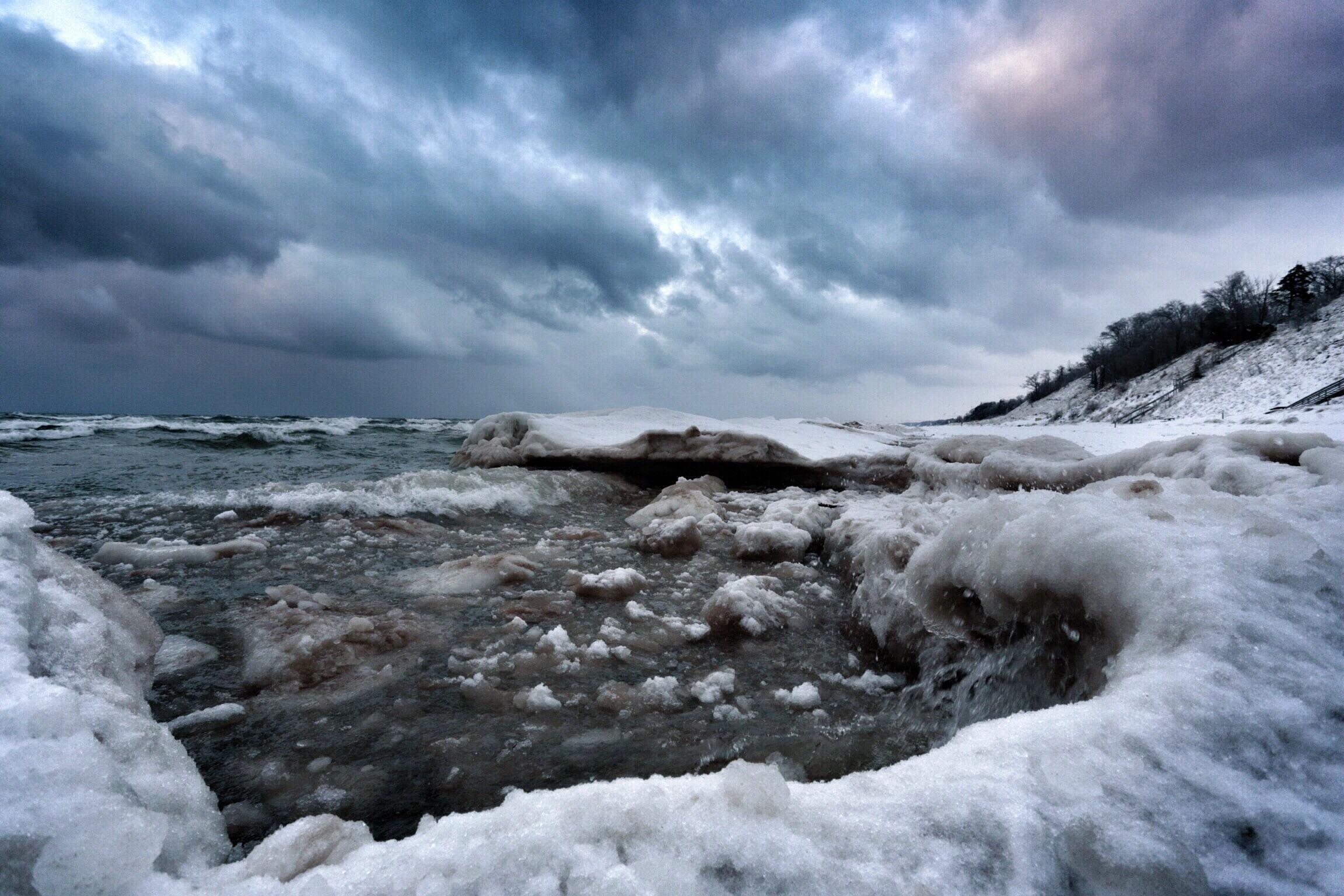 Grand Haven Icebergs on Lake Michigan r/Michigan