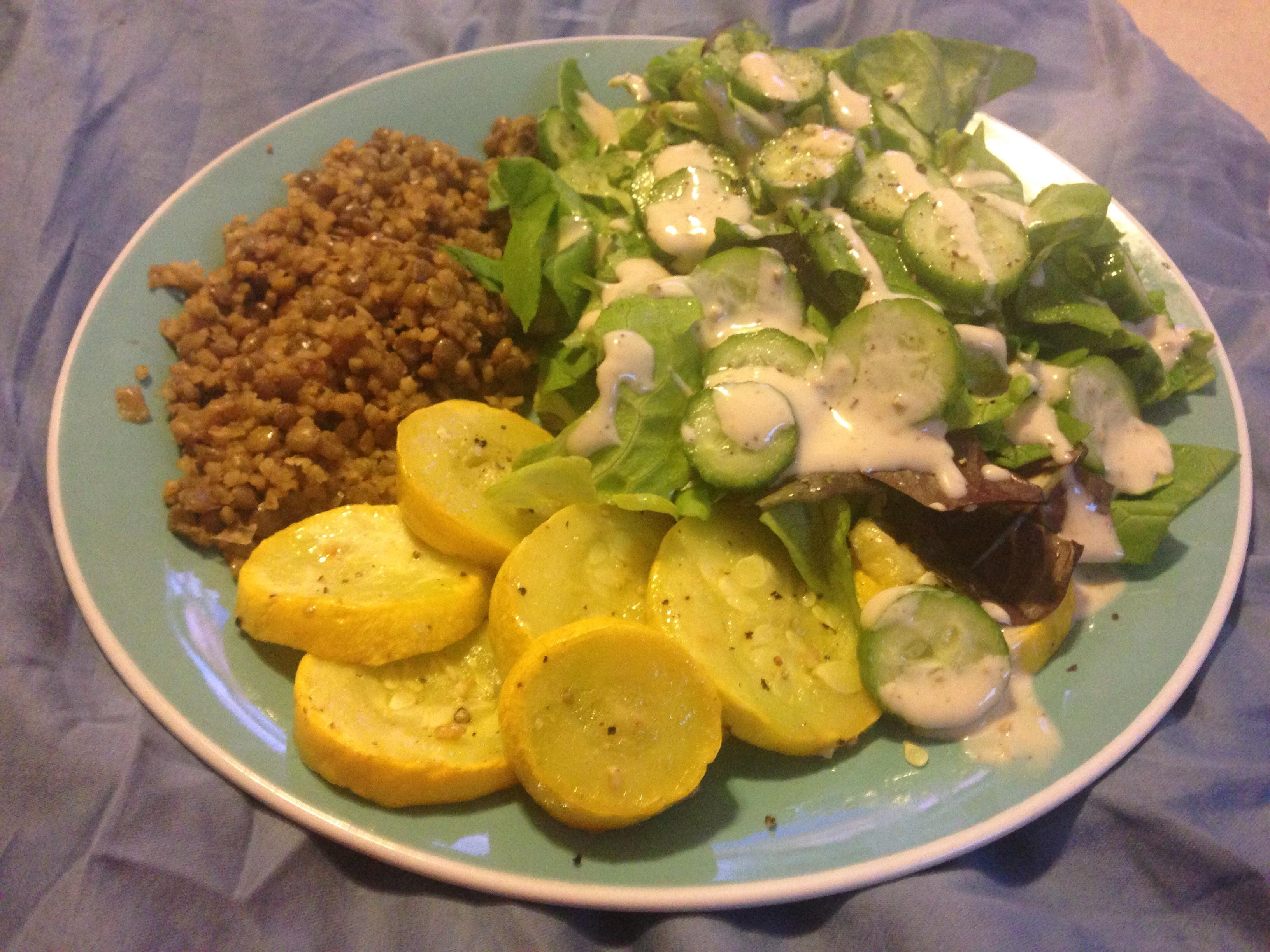 Mjaddra (Lentils, burglar wheat, caramelized onion) with yellow squash