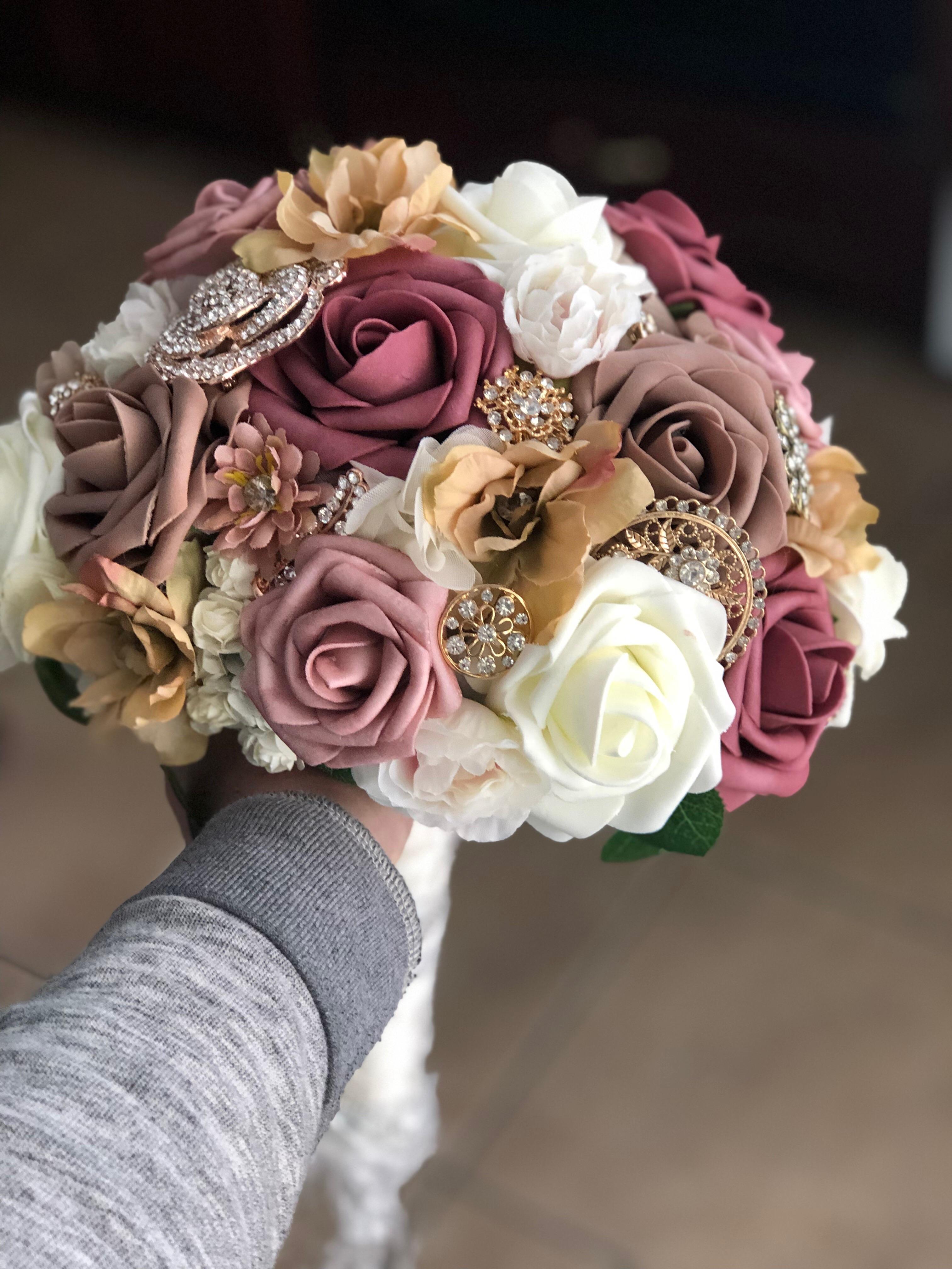 My MOH made me this brooch bouquet. I’m in love with it