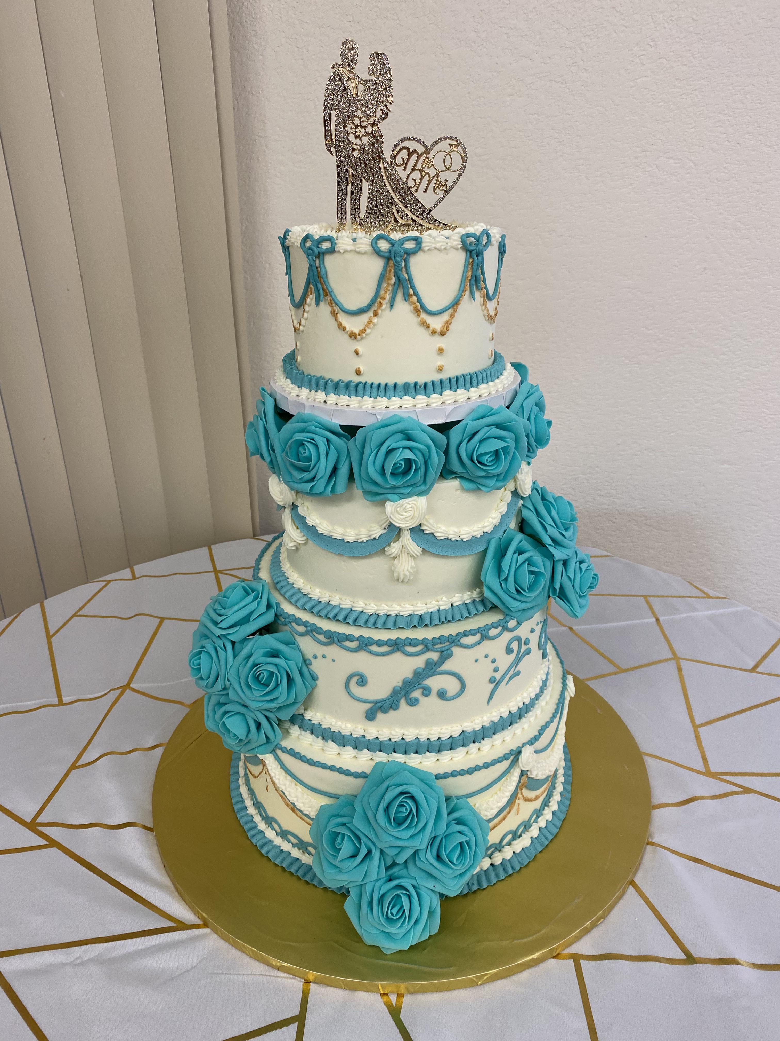 4 Tier wedding cake for today! r/cakedecorating