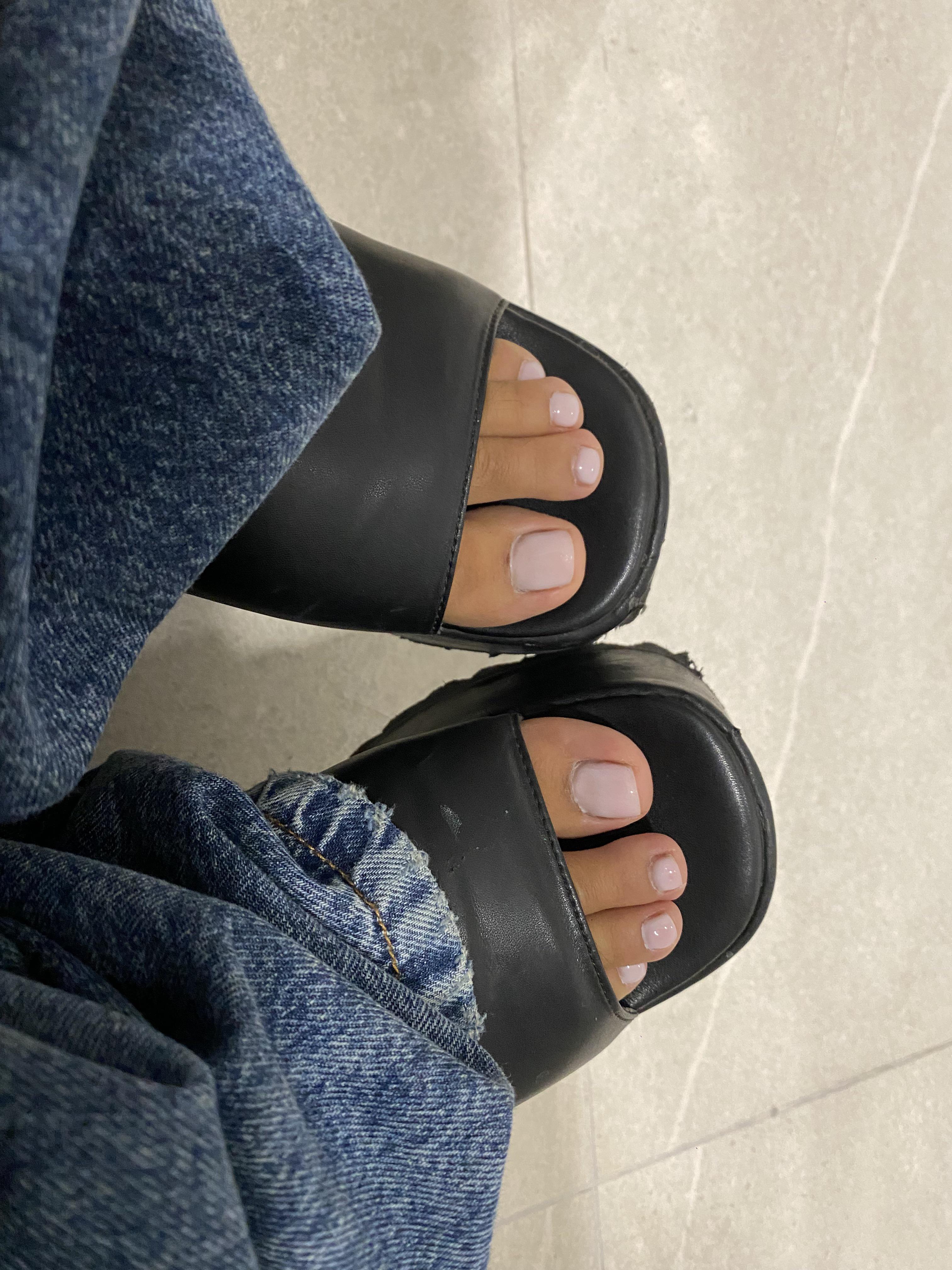 aesthetic feet 🥰 : feetpicsbuyerandsell