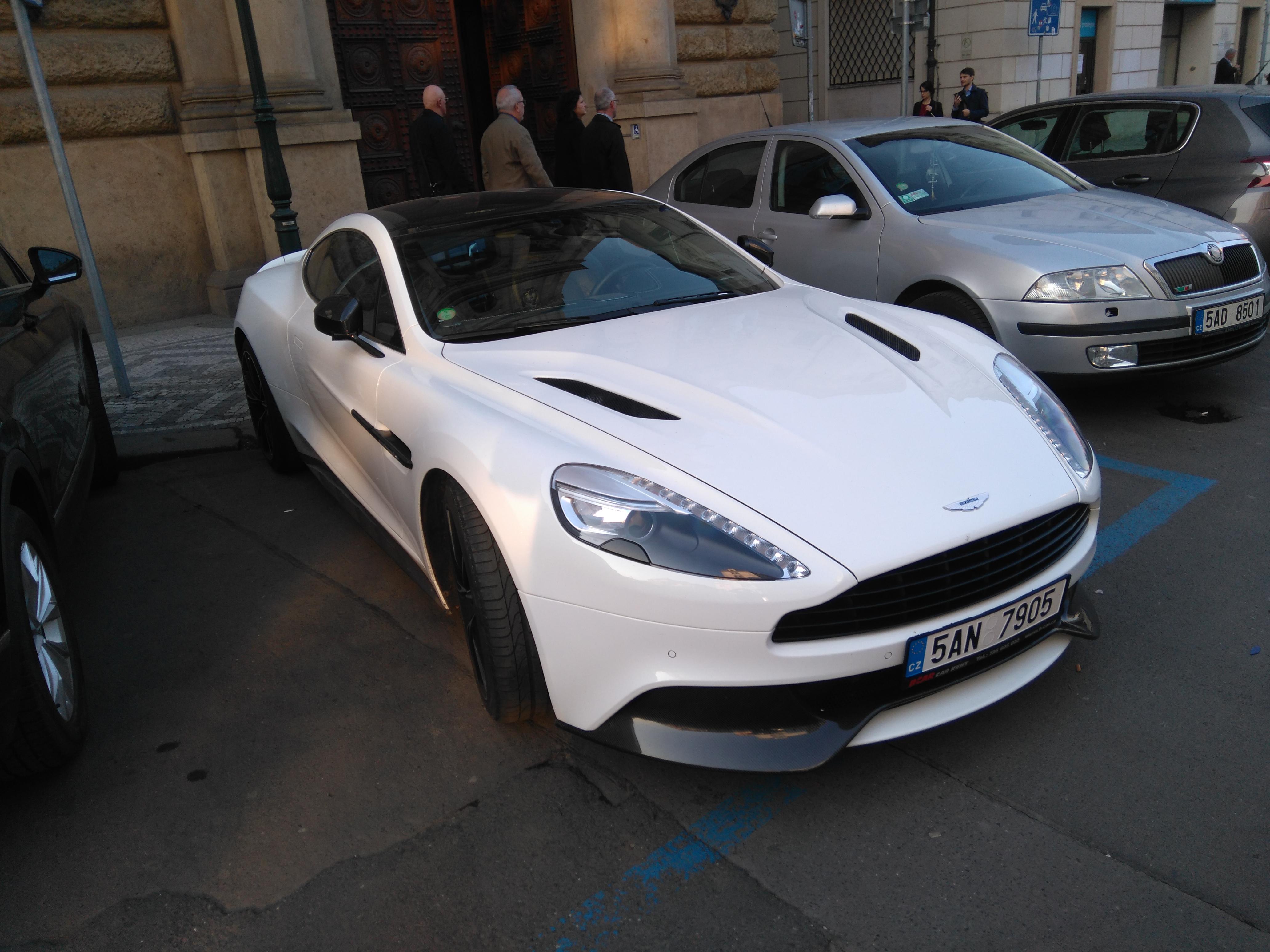 Aston Martin Vanquish Autos
