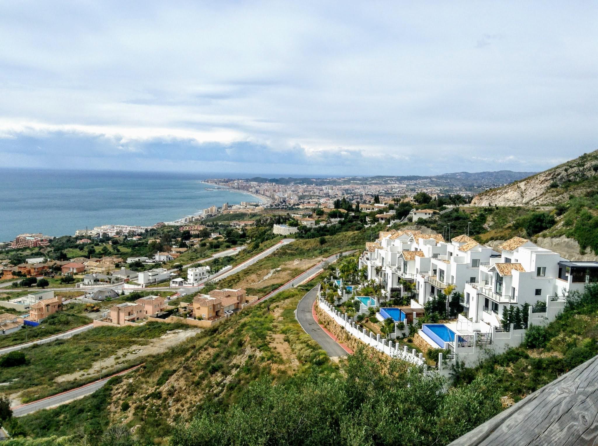 Vista desde el pueblo de Benalmádena (Andalucía) r/SpainPics
