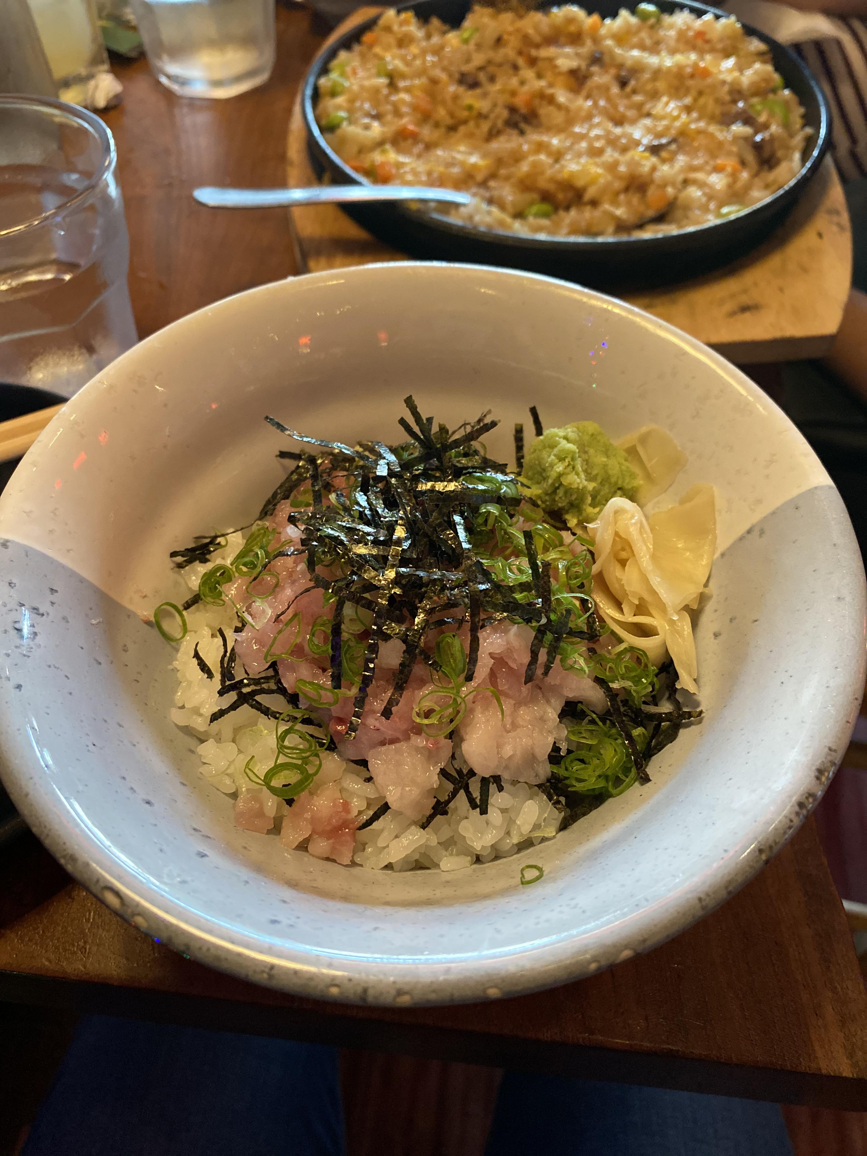 Negihama Donburi (hamachi w/ scallions) Doraku 🍣🥢 r/FoodPorn
