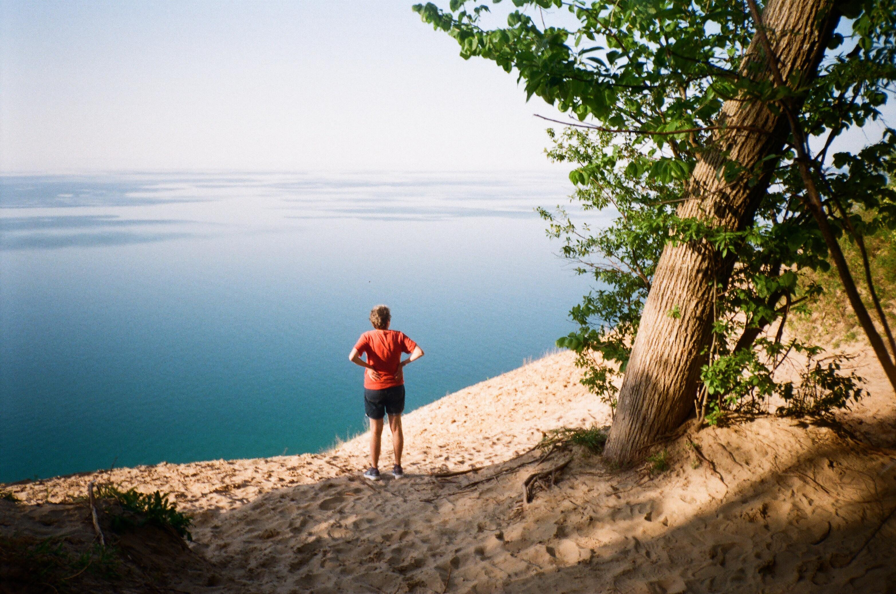 Big look (Minolta AF101R on Kodak Gold 200) : r/analog