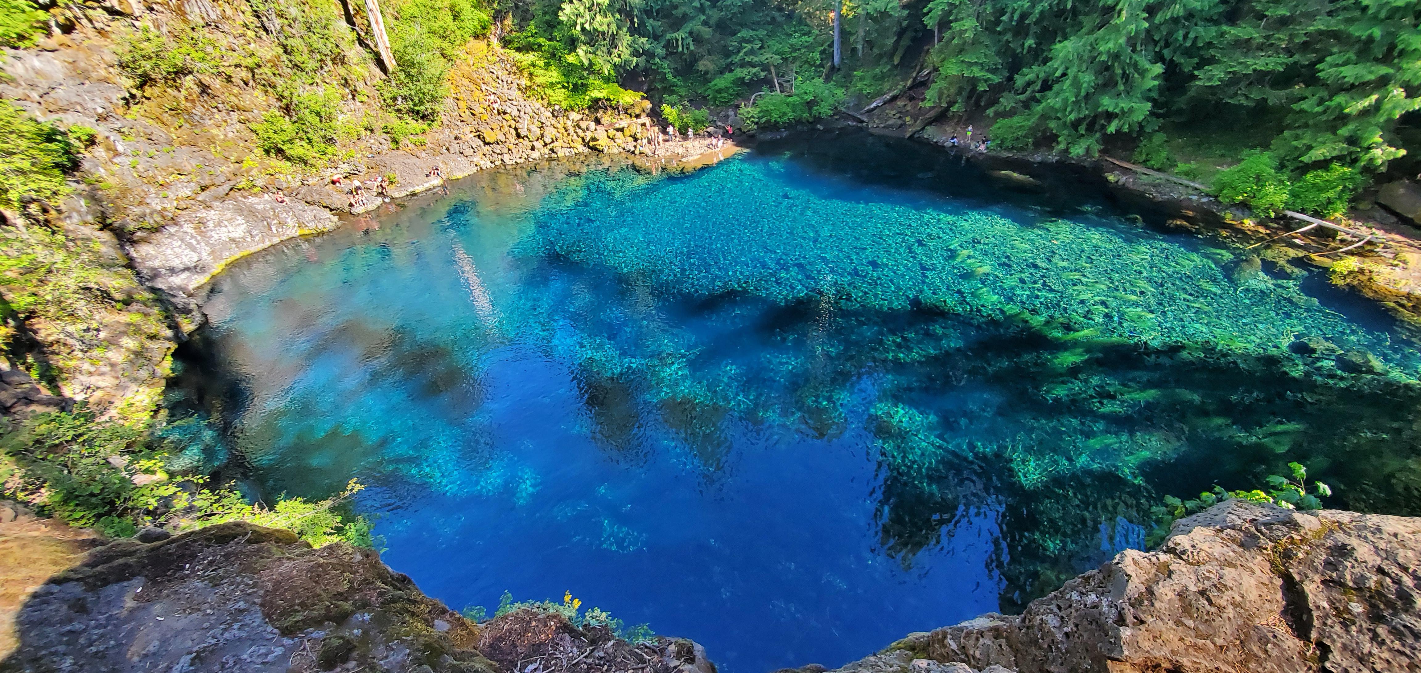 after a 3 mile hike we arrived at the "Blue Pool" oregon r/natureismetal