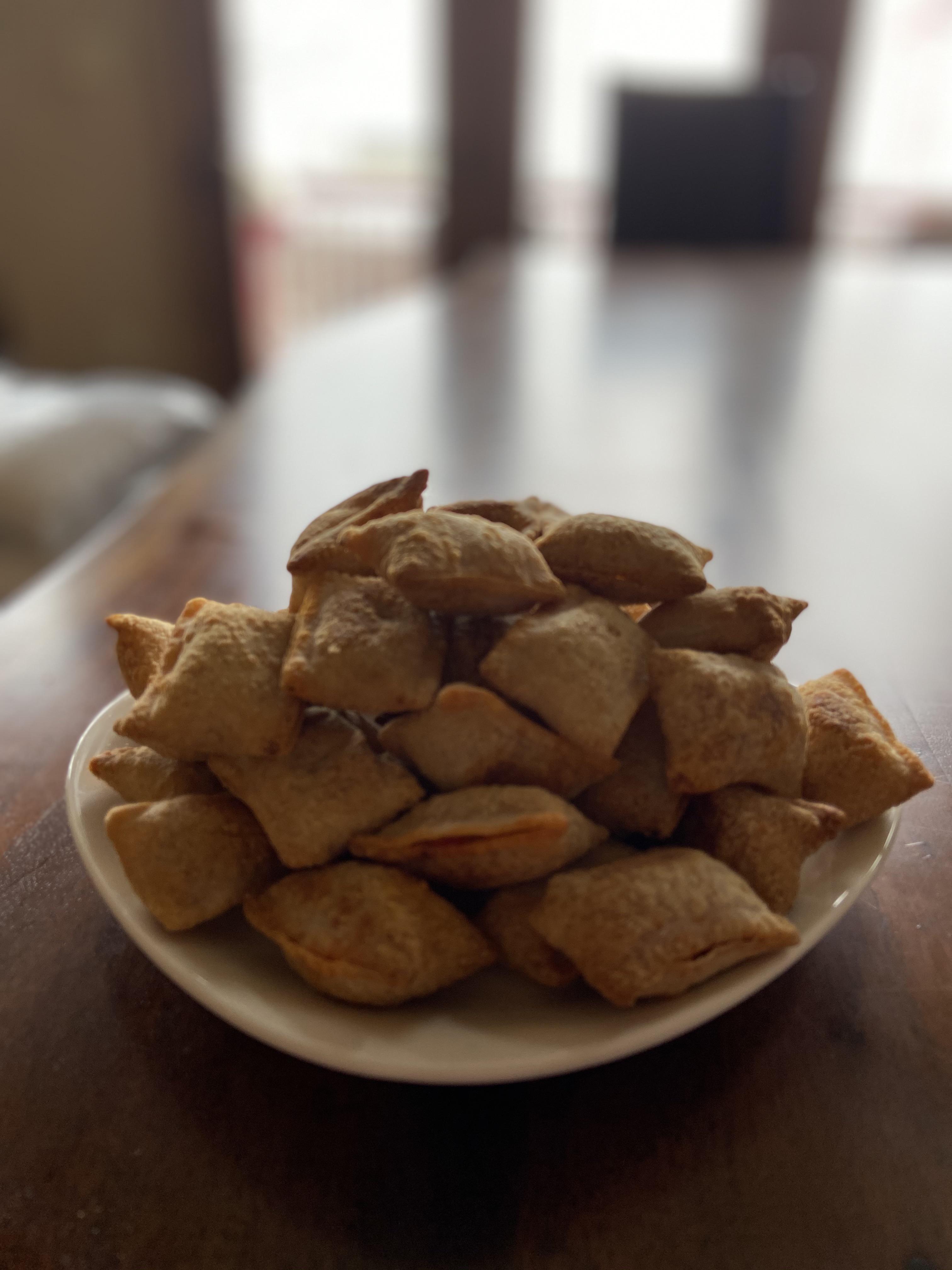 A plate of oven baked pizza rolls r/TodayIAte