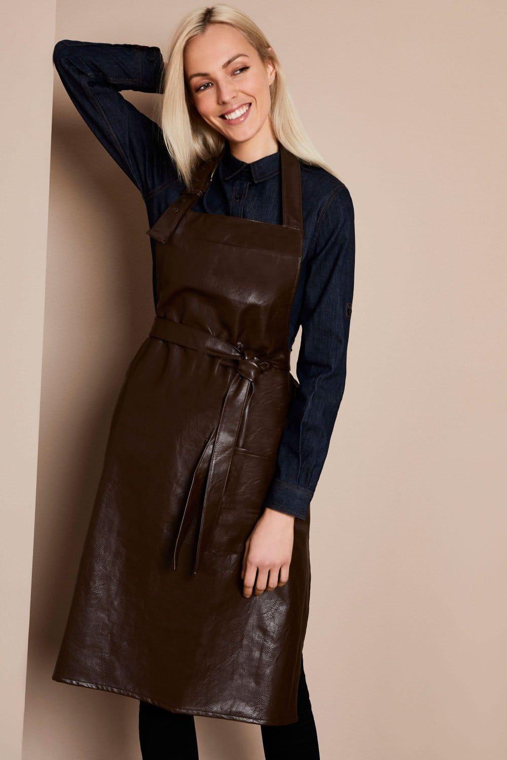 Nice leather apron r/shinyaprons