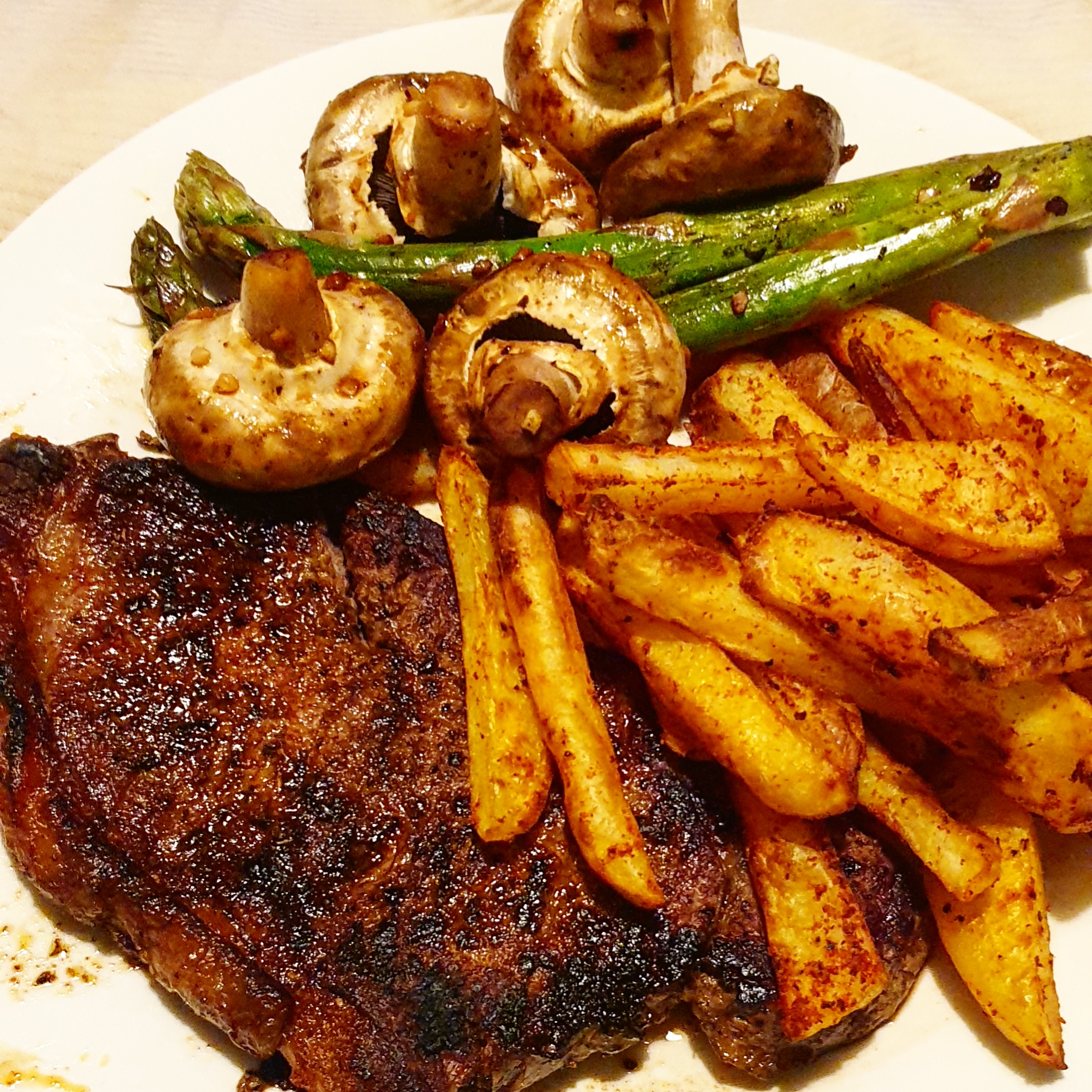 Sirloin steak with home made fries, garlic mushrooms, and asparagus r