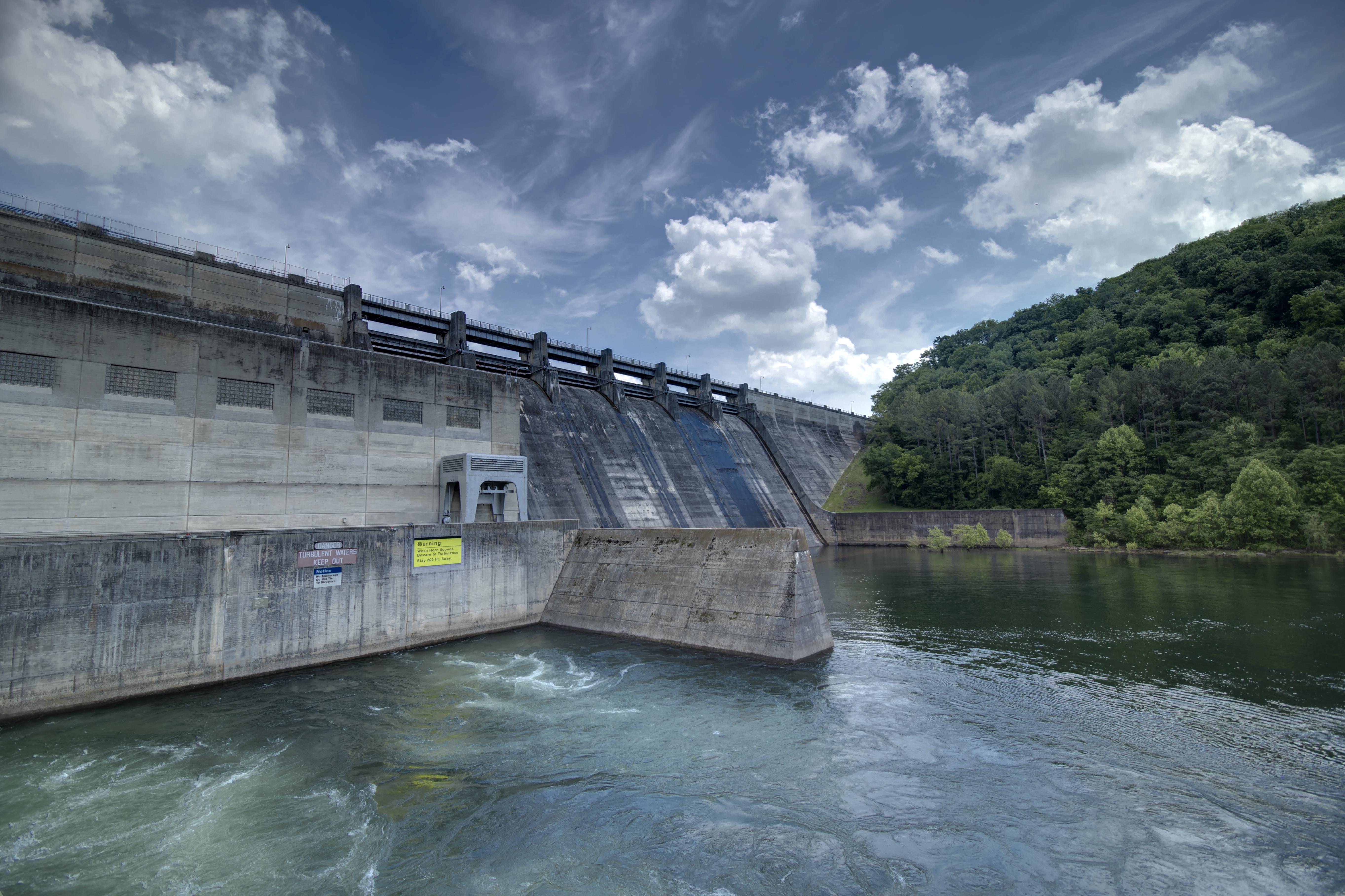 Dale Hollow Dam, Tennessee [OC] [5453 × 3633] r/InfrastructurePorn