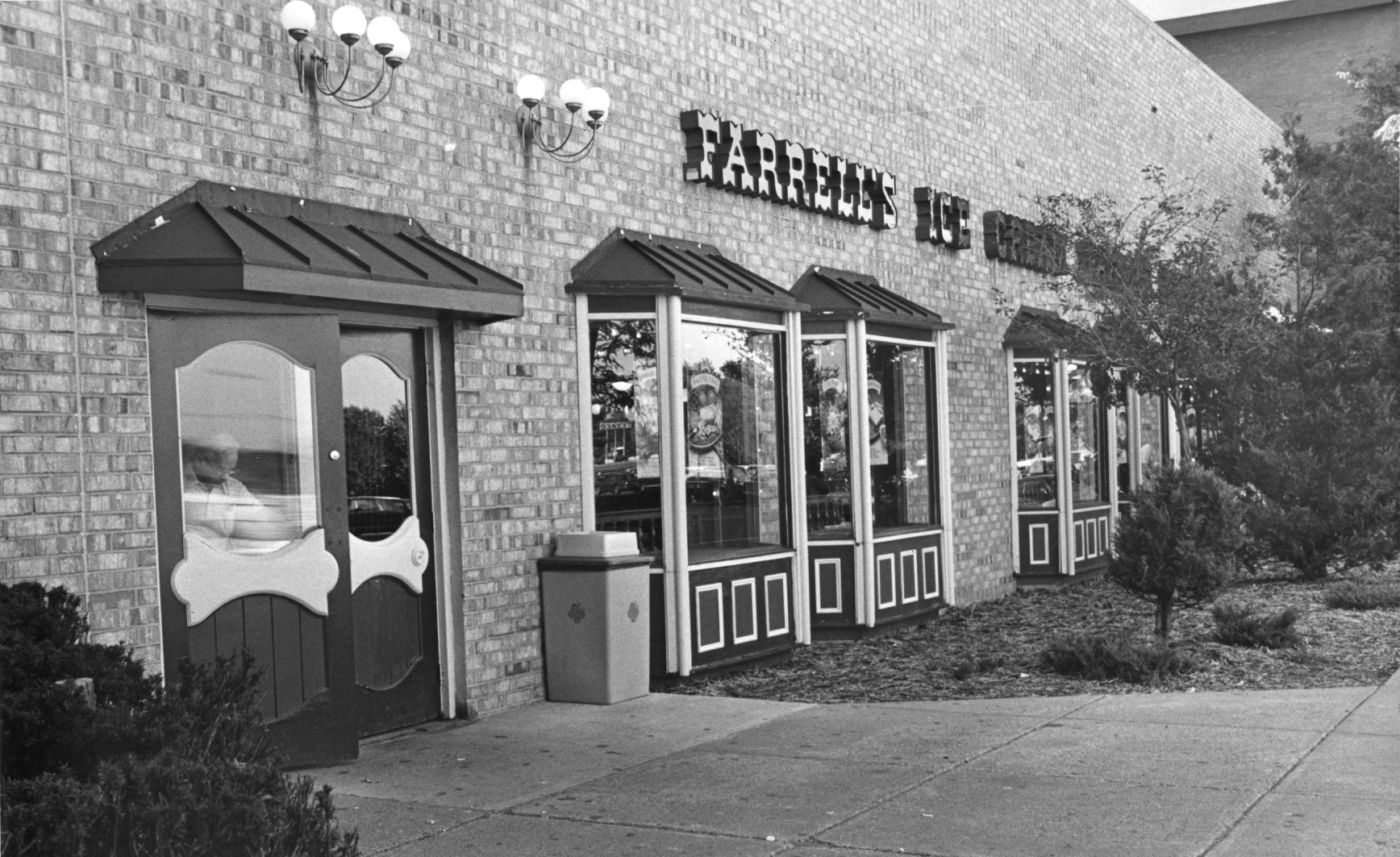 Farrell's Ice Cream Parlor East Brunswick New Jersey 1983 r/newjersey