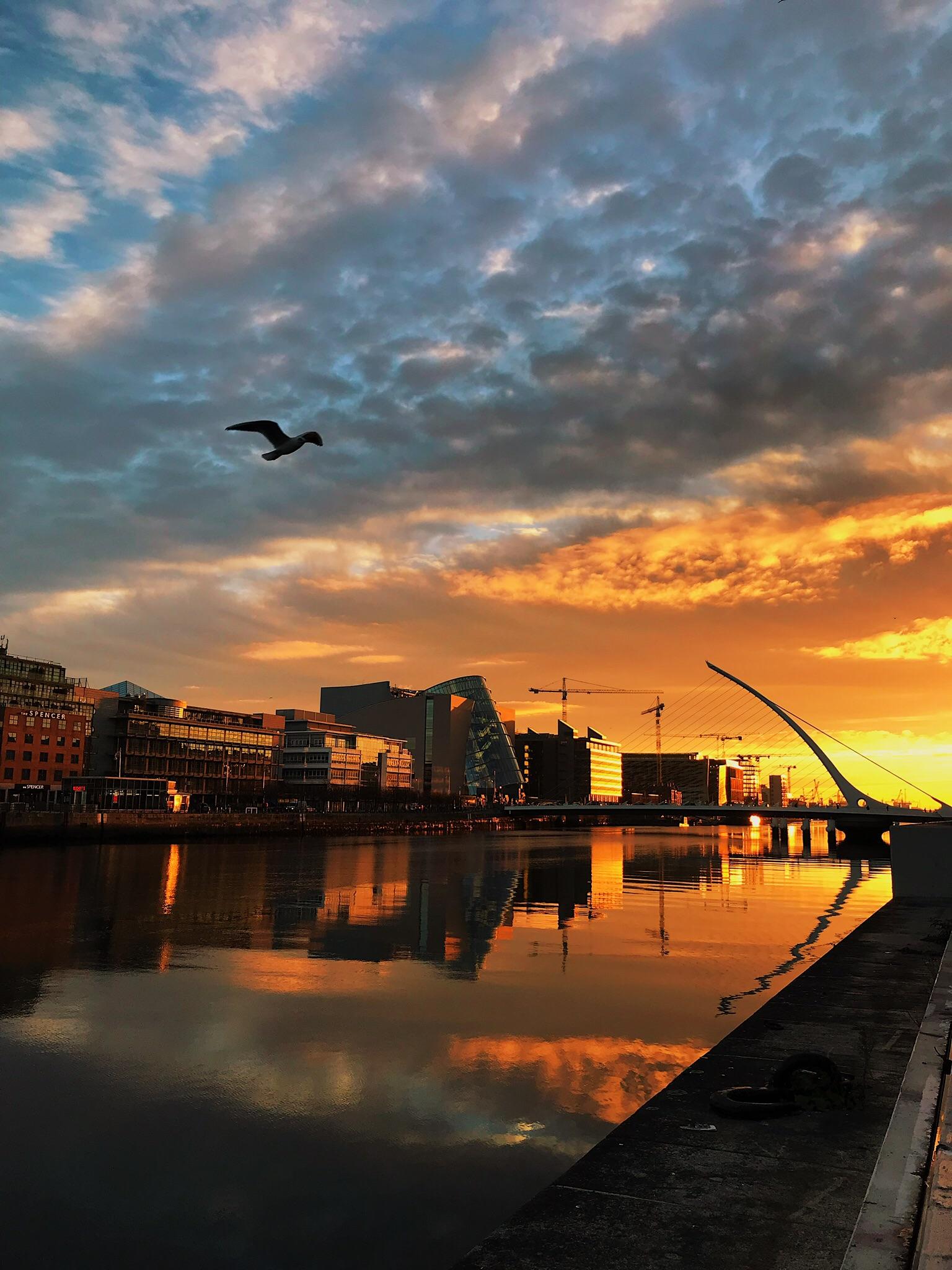 October sunrise in Dublin, Ireland 🔥🔥 r/pics