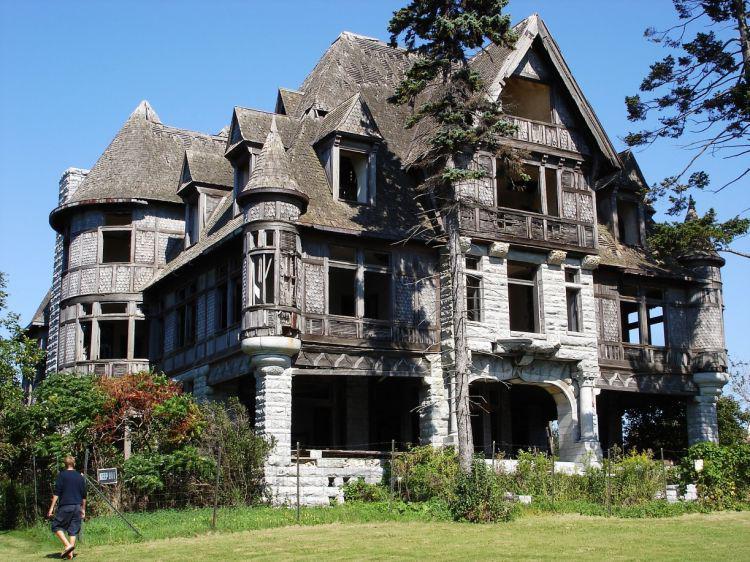 The Carleton Island Villa on an Island in Cape Vincent, New York. r