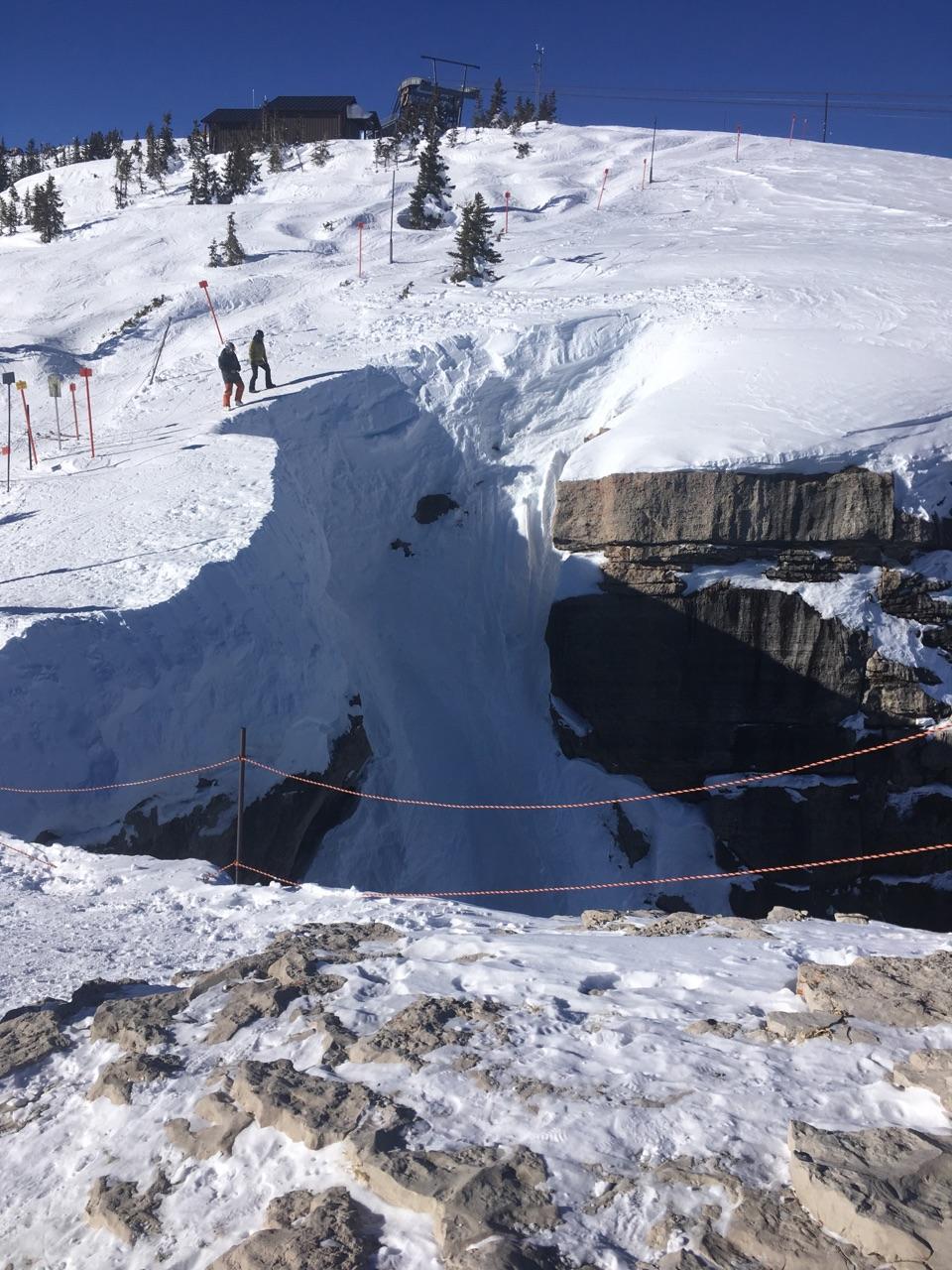 Corbet's Couloir, Jackson Hole, Wyoming (people ski down this) [960 x