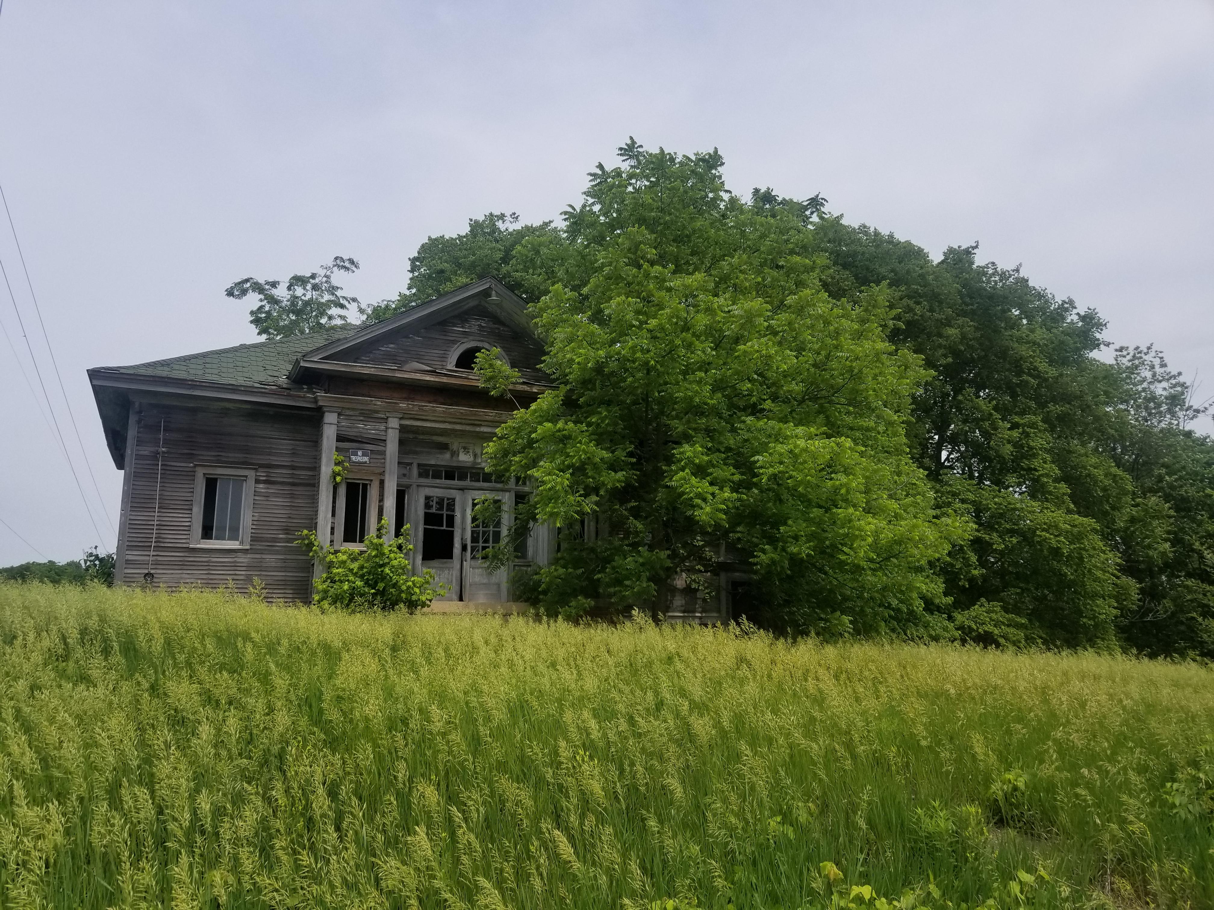 What is the history of the "Haunted" Texas Schoolhouse near Clinton IL