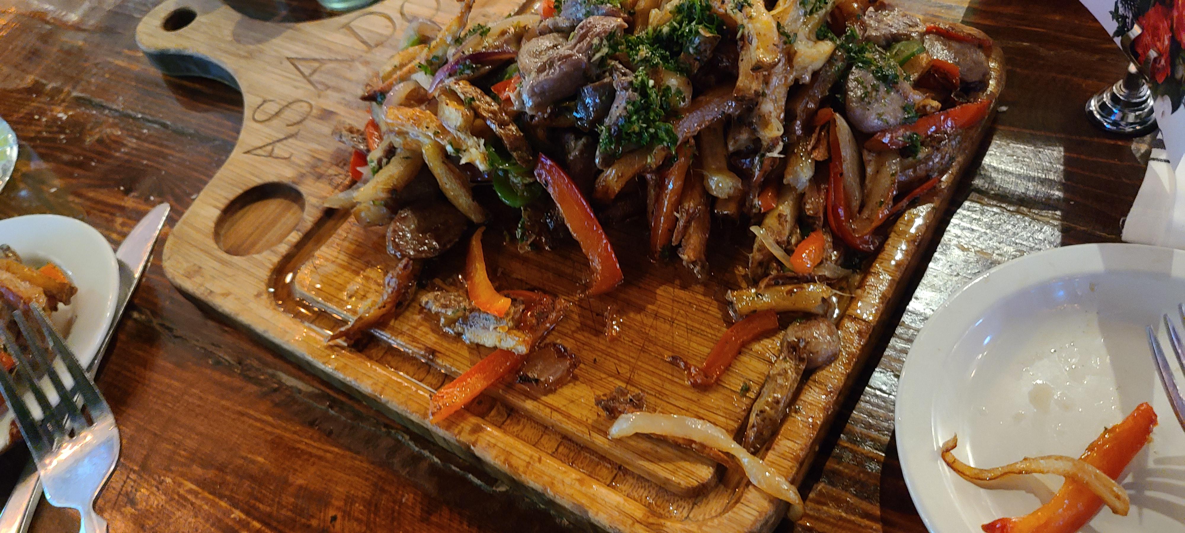 Asado fries grease dripping down side r/WeWantPlates