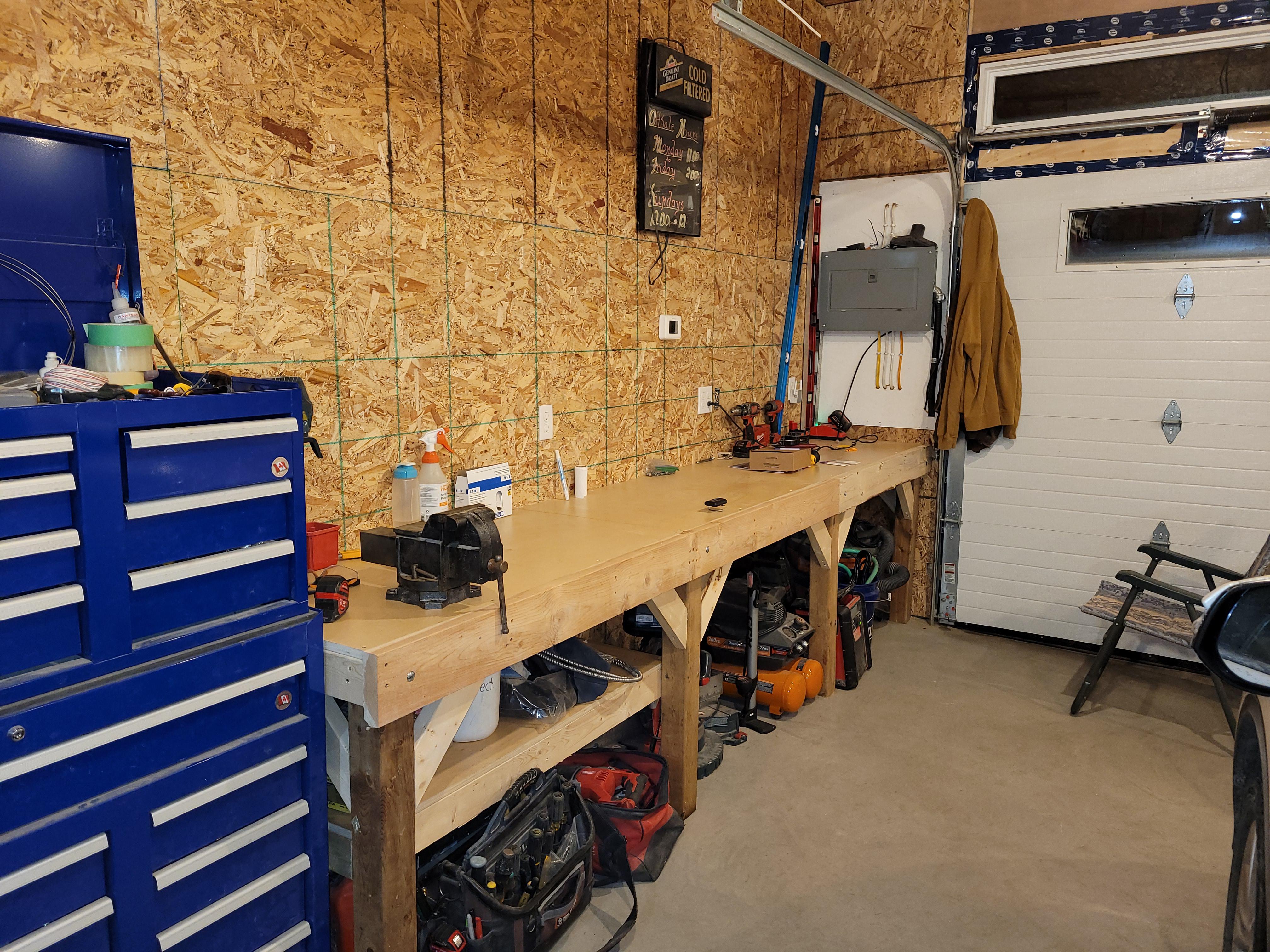New workbench, In the new garage. Still need to mount the vise r