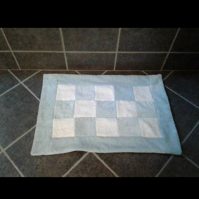 I make bath mats from old towels. r/ZeroWaste