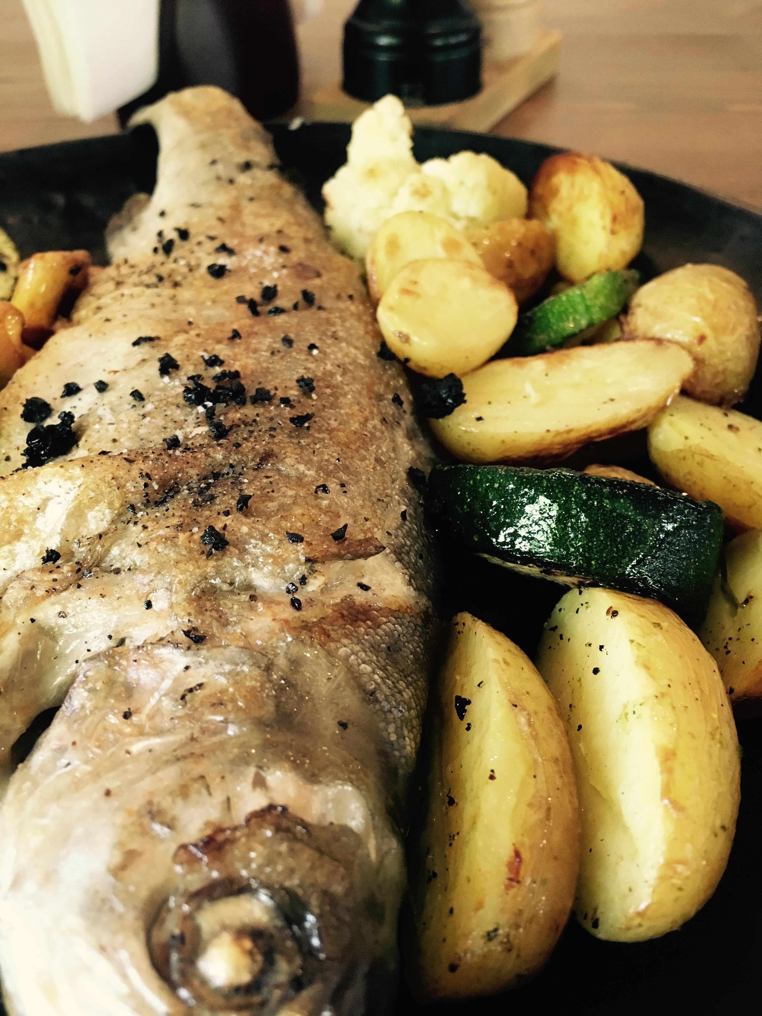 Ovenbaked trout with roasted potatoes and zucchini [640x1136] r/FoodPorn
