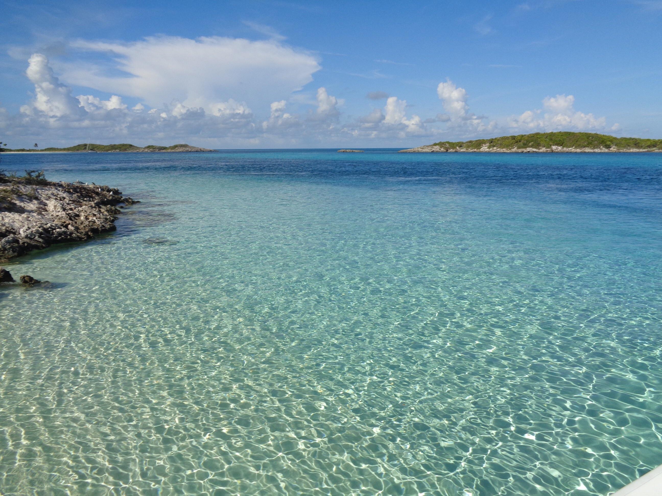 Crystal clear waters of the Exuma Cays, Bahamas. [2592 x 1944] [OC] r/EarthPorn