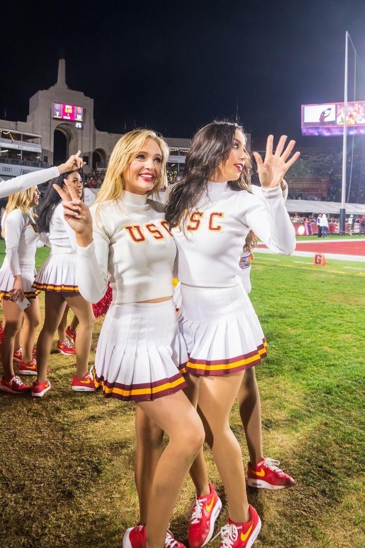 USC Song Girls cheerleaders