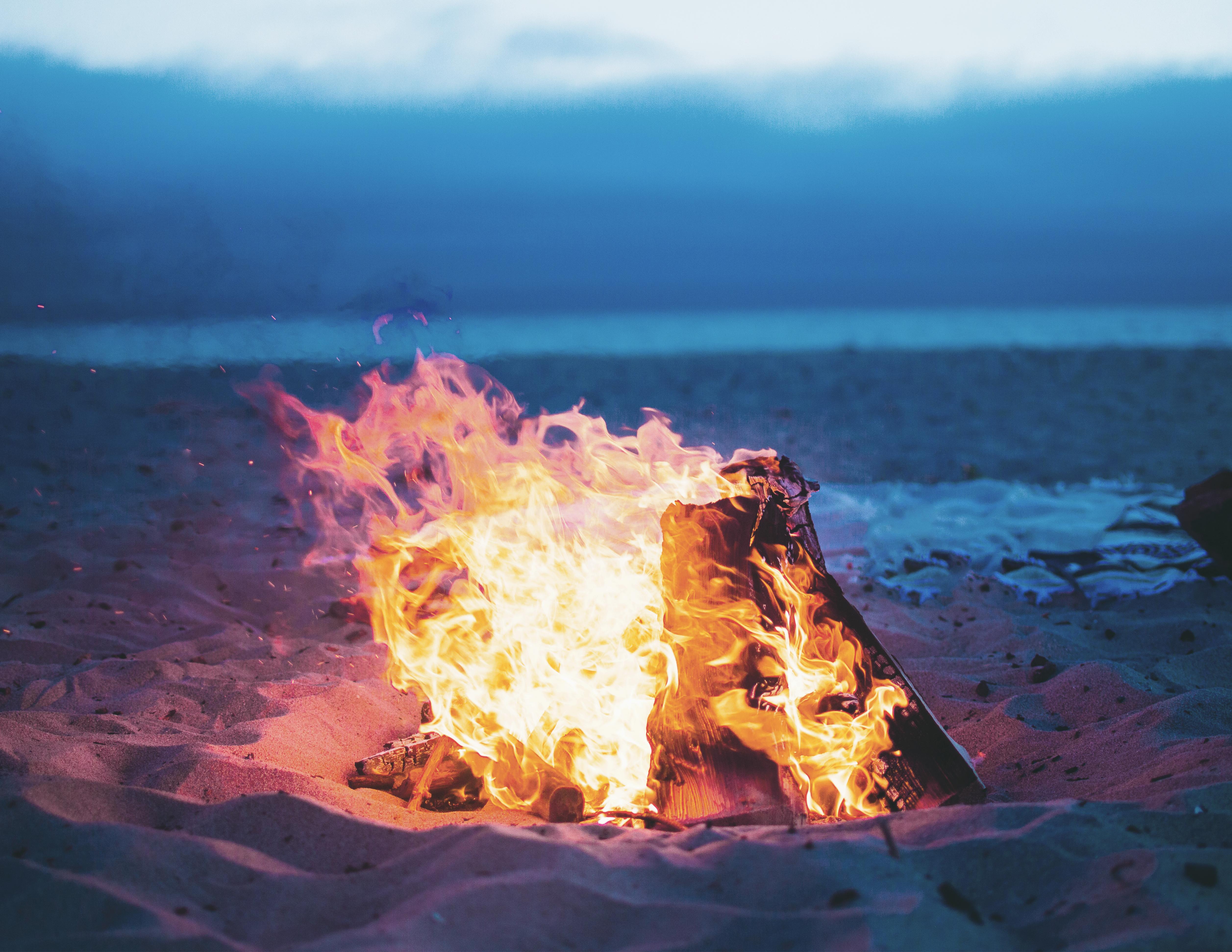 Bonfire by the beach, California r/MostBeautiful